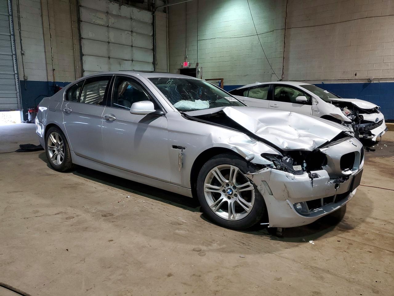 2013 Bmw 528 Xi Серебряный vin: WBAXH5C59DD115137