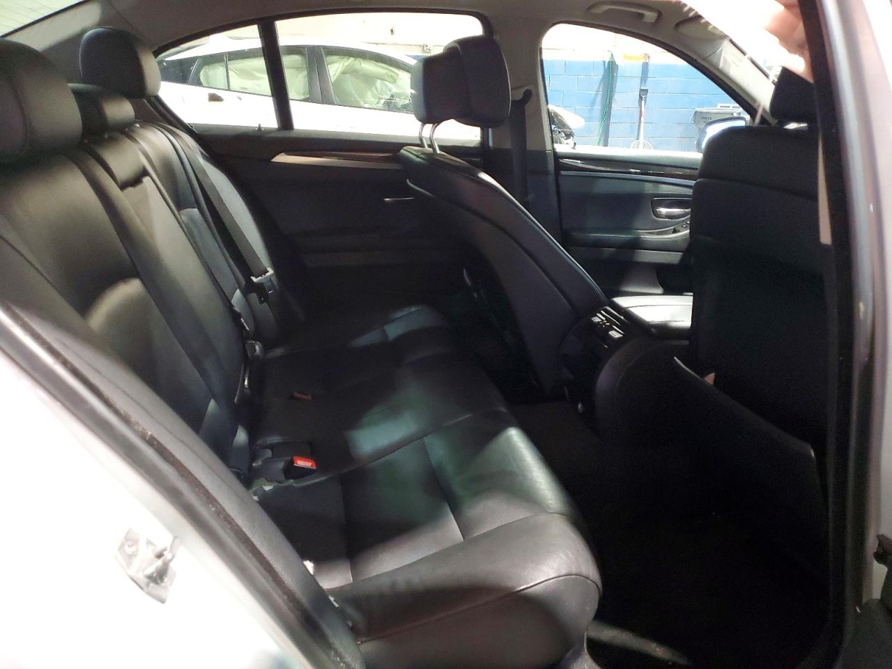 2013 Bmw 528 Xi Серебряный vin: WBAXH5C59DD115137