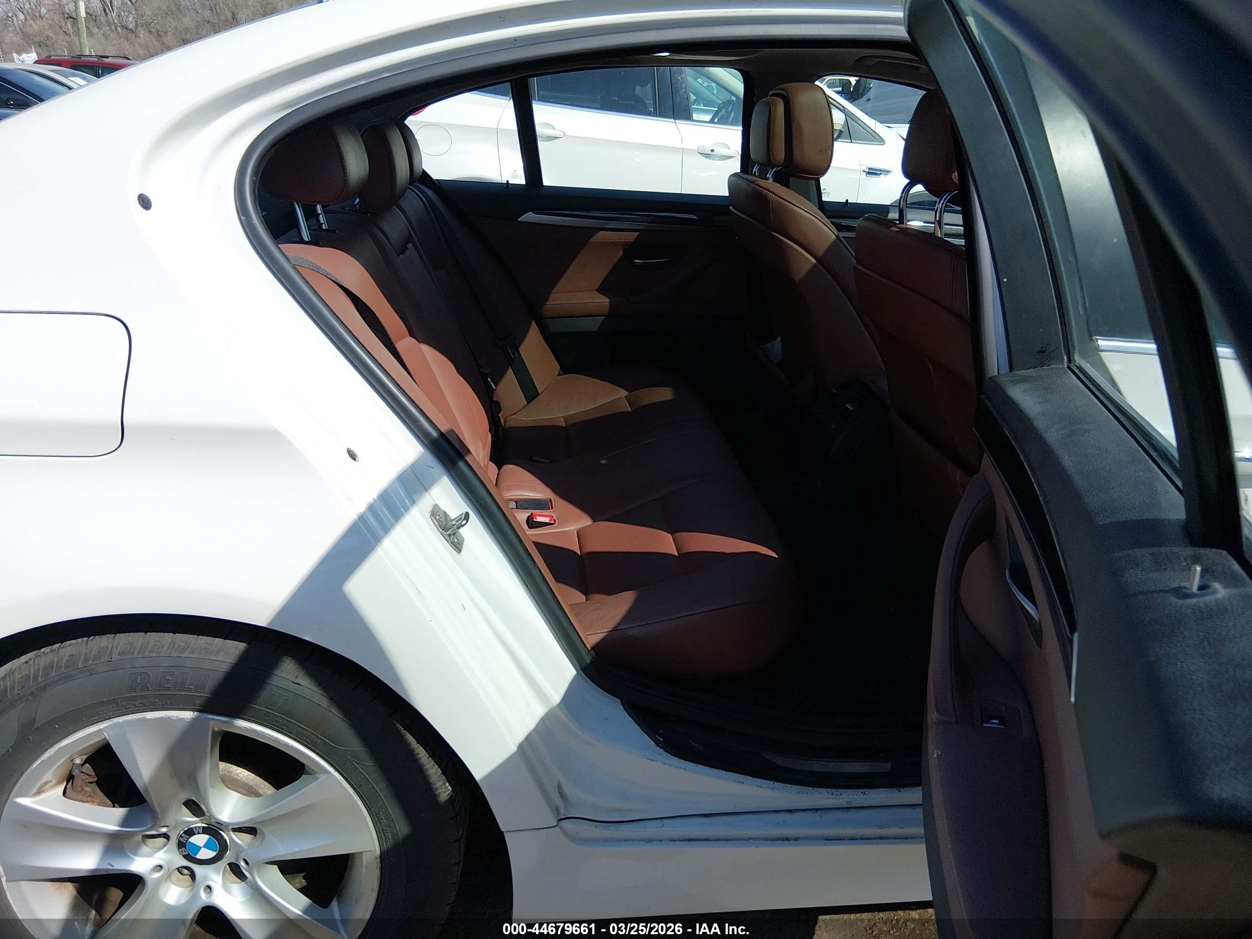 2013 Bmw 528i Xdrive White vin: WBAXH5C59DDW13001