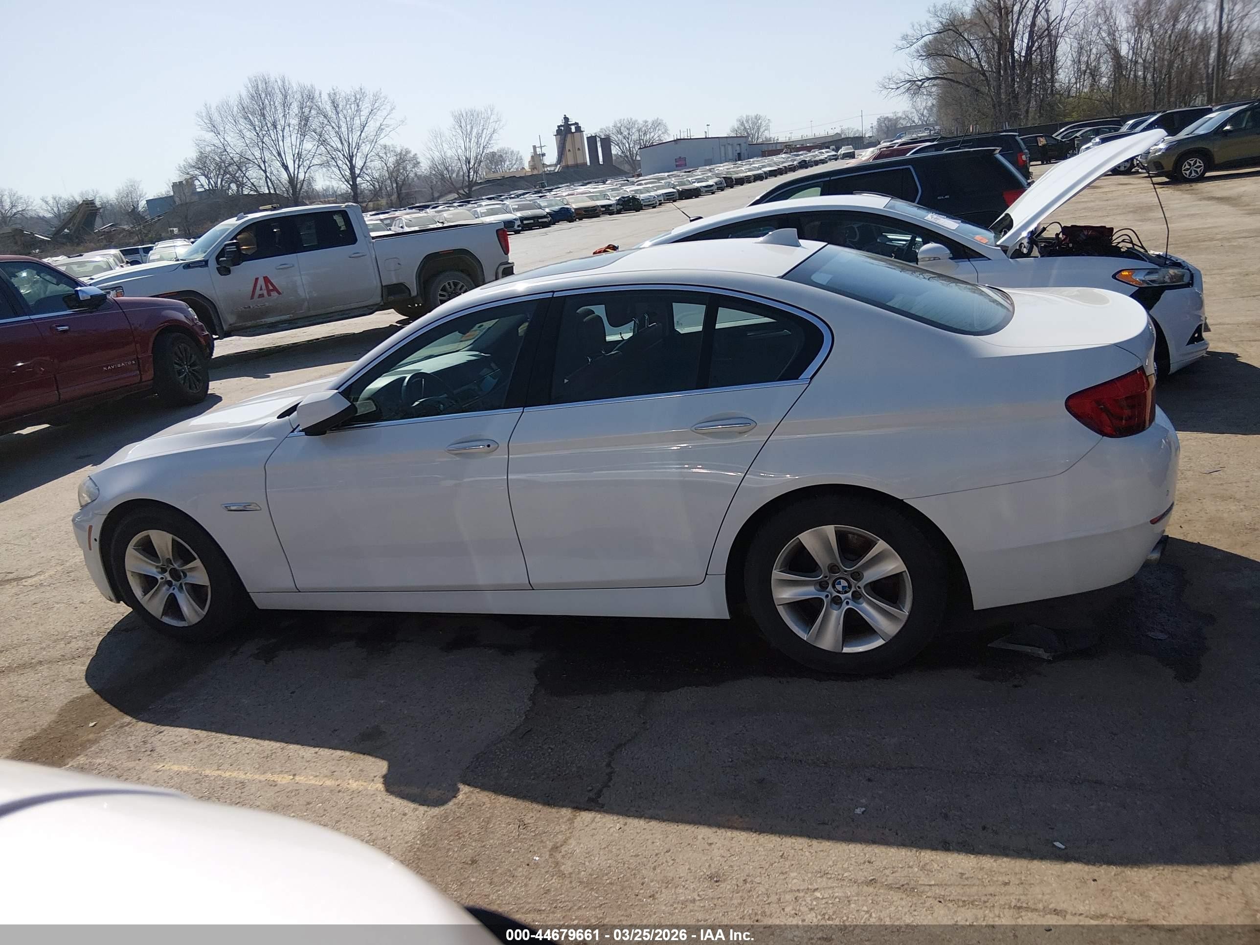 2013 Bmw 528i Xdrive White vin: WBAXH5C59DDW13001