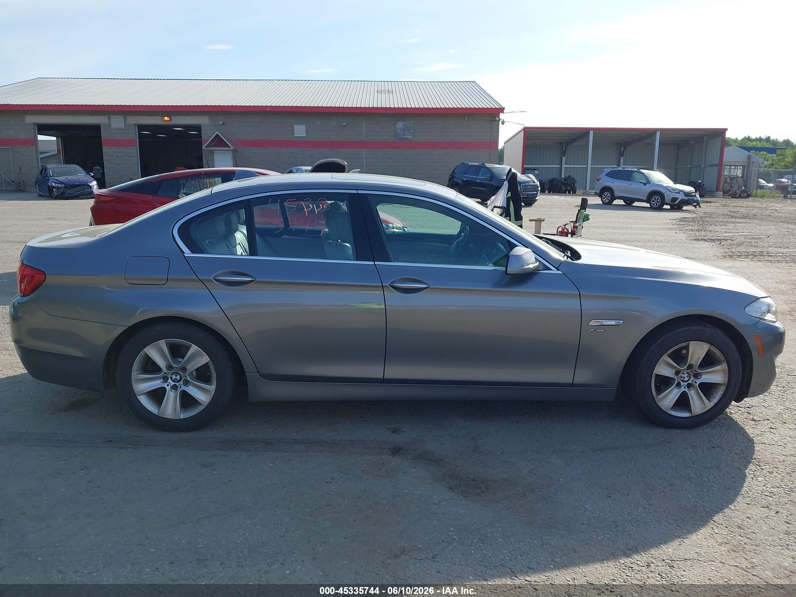 2012 Bmw 528i Xdrive Gray vin: WBAXH5C5XCDW08047