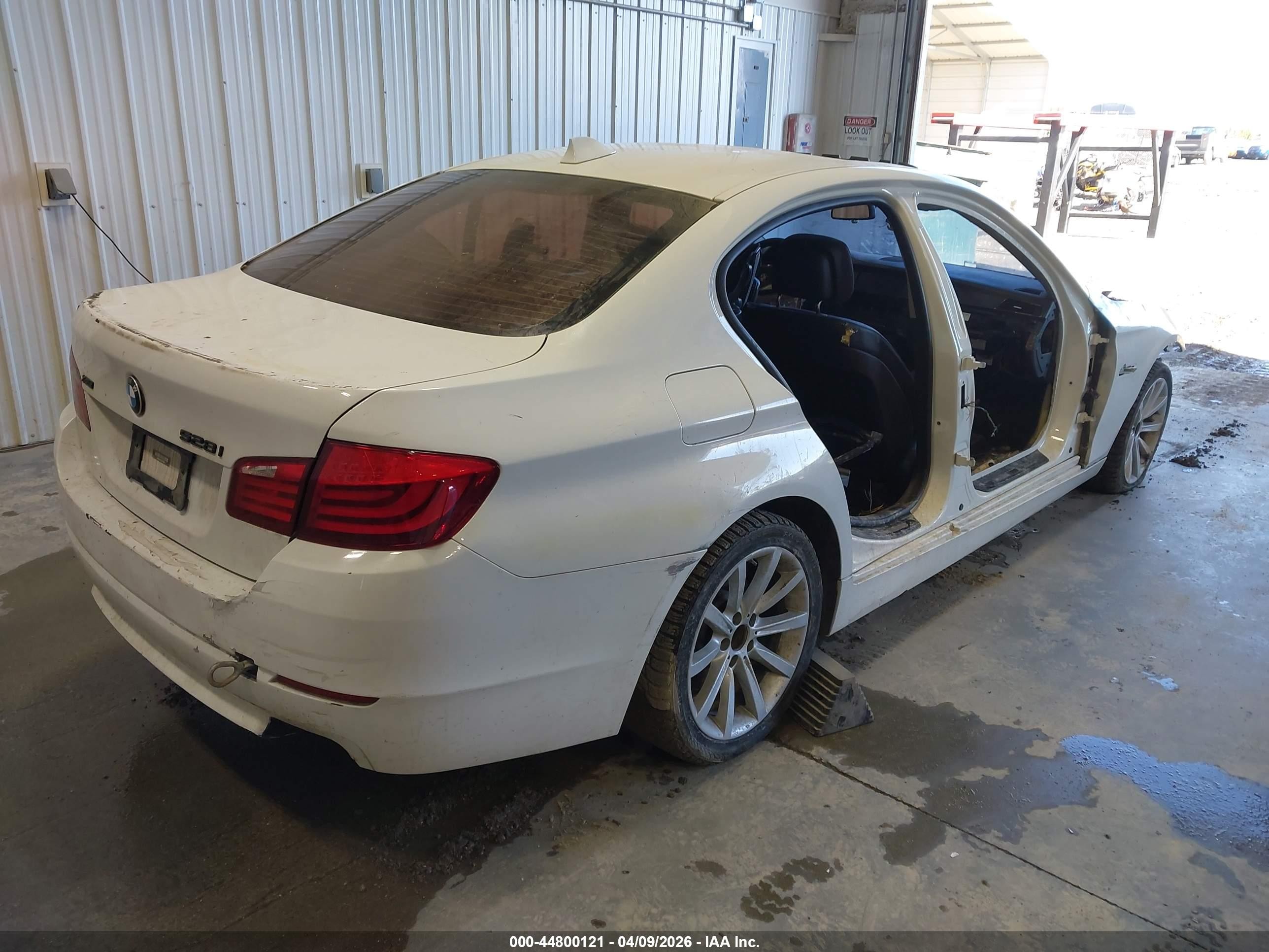 2013 Bmw 528i Xdrive White vin: WBAXH5C5XDD107967