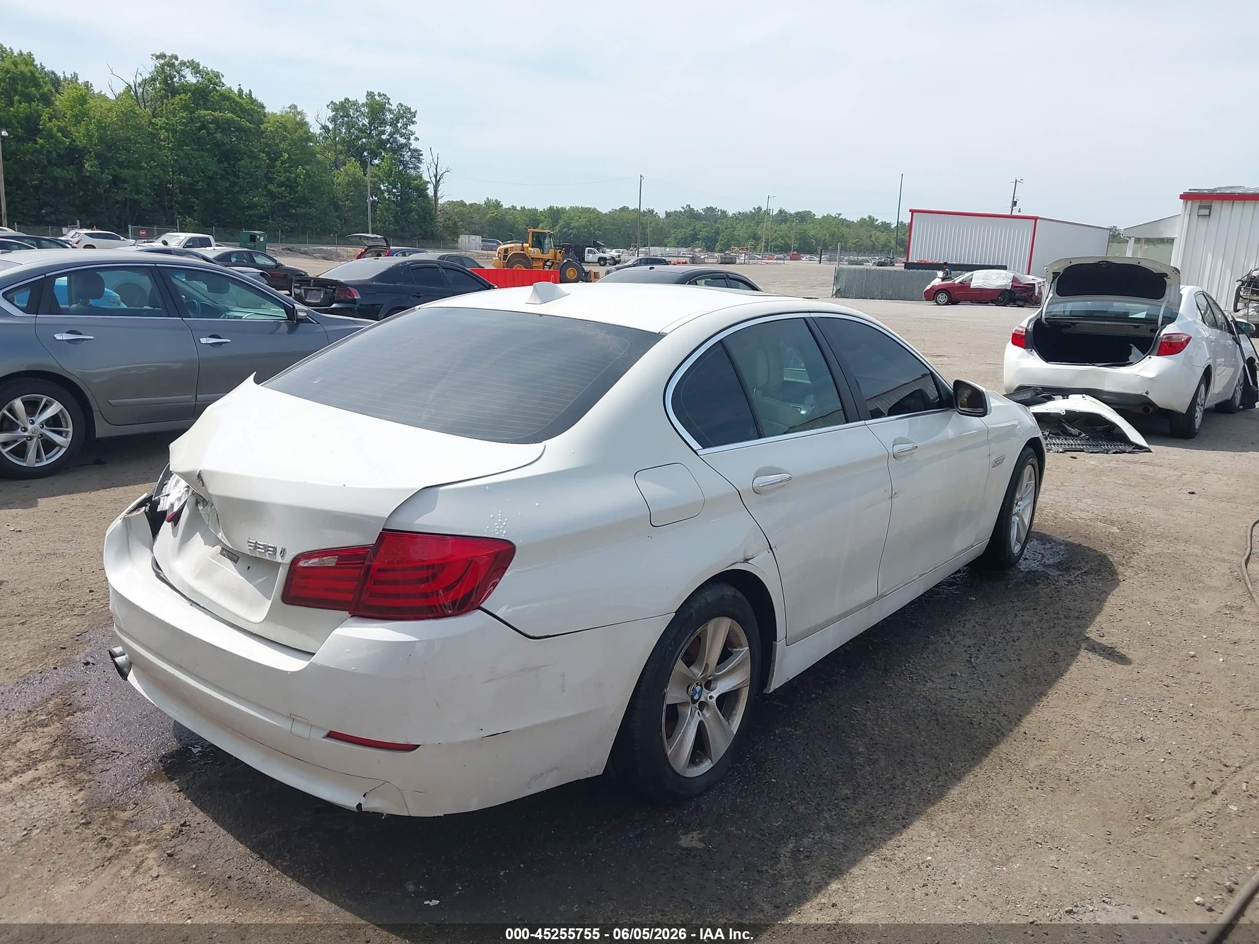 2013 Bmw 528i Xdrive White vin: WBAXH5C5XDDW13511