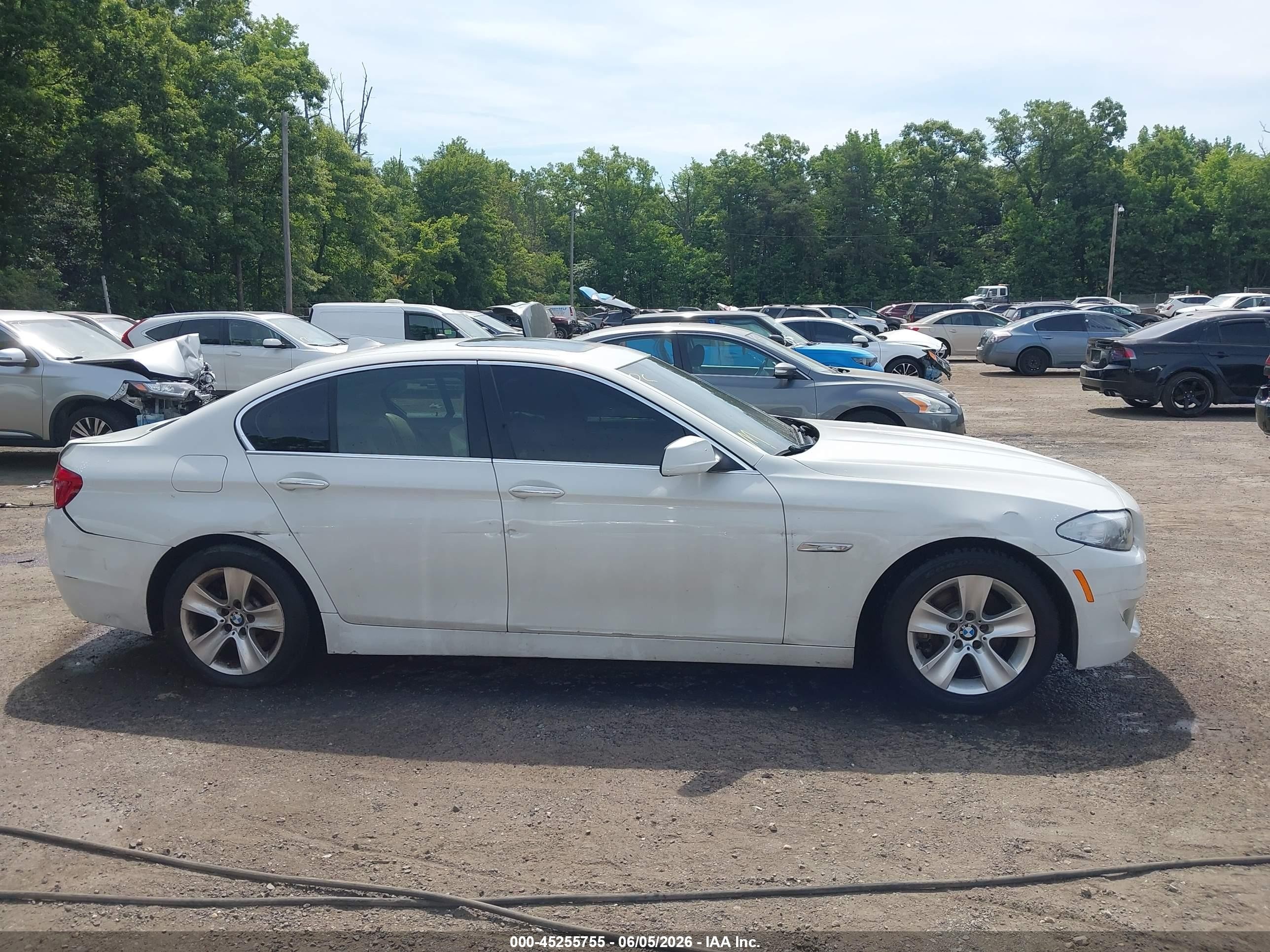 2013 Bmw 528i Xdrive White vin: WBAXH5C5XDDW13511