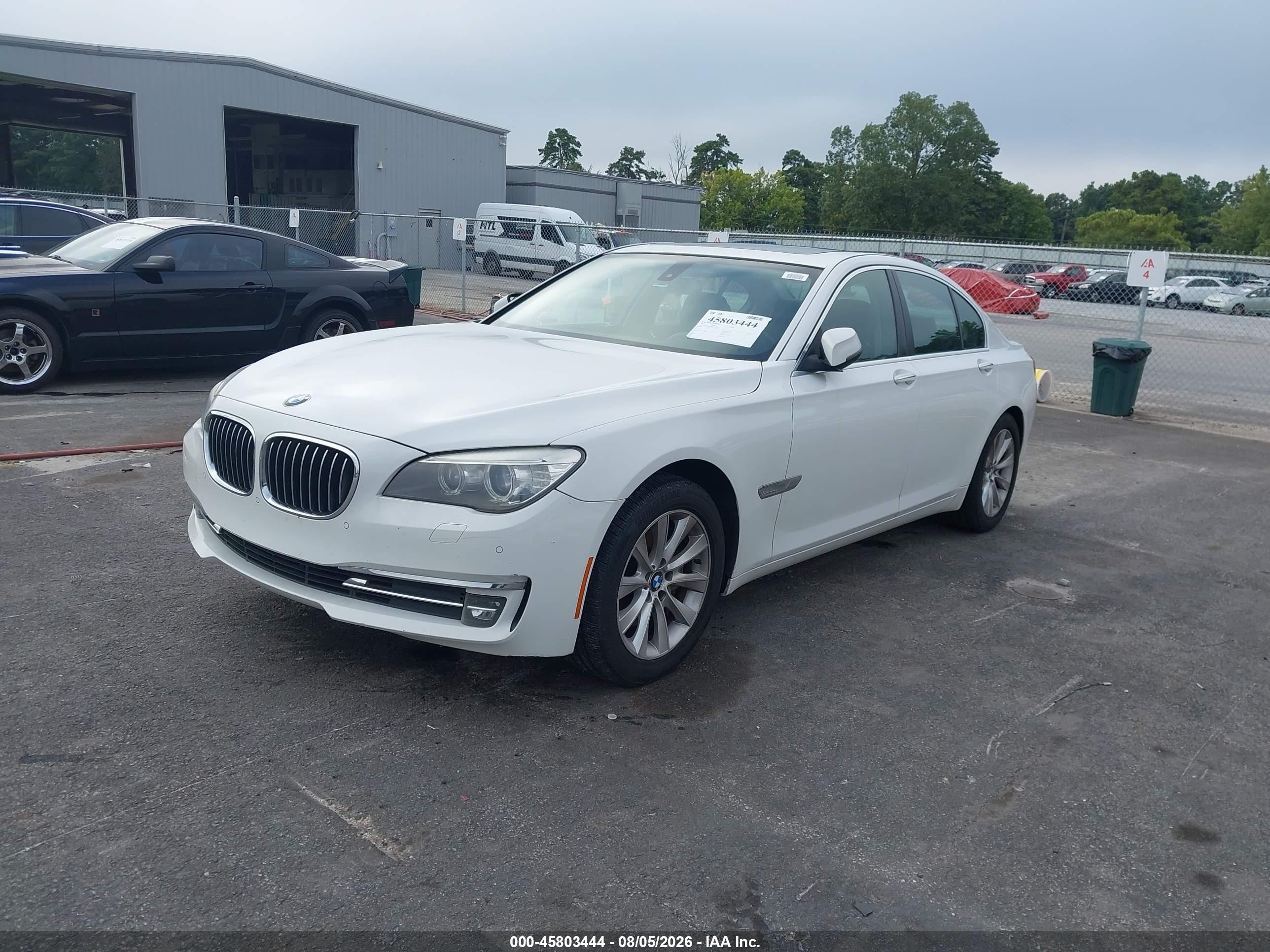 2015 Bmw 740i White vin: WBAYA6C52FGK16438