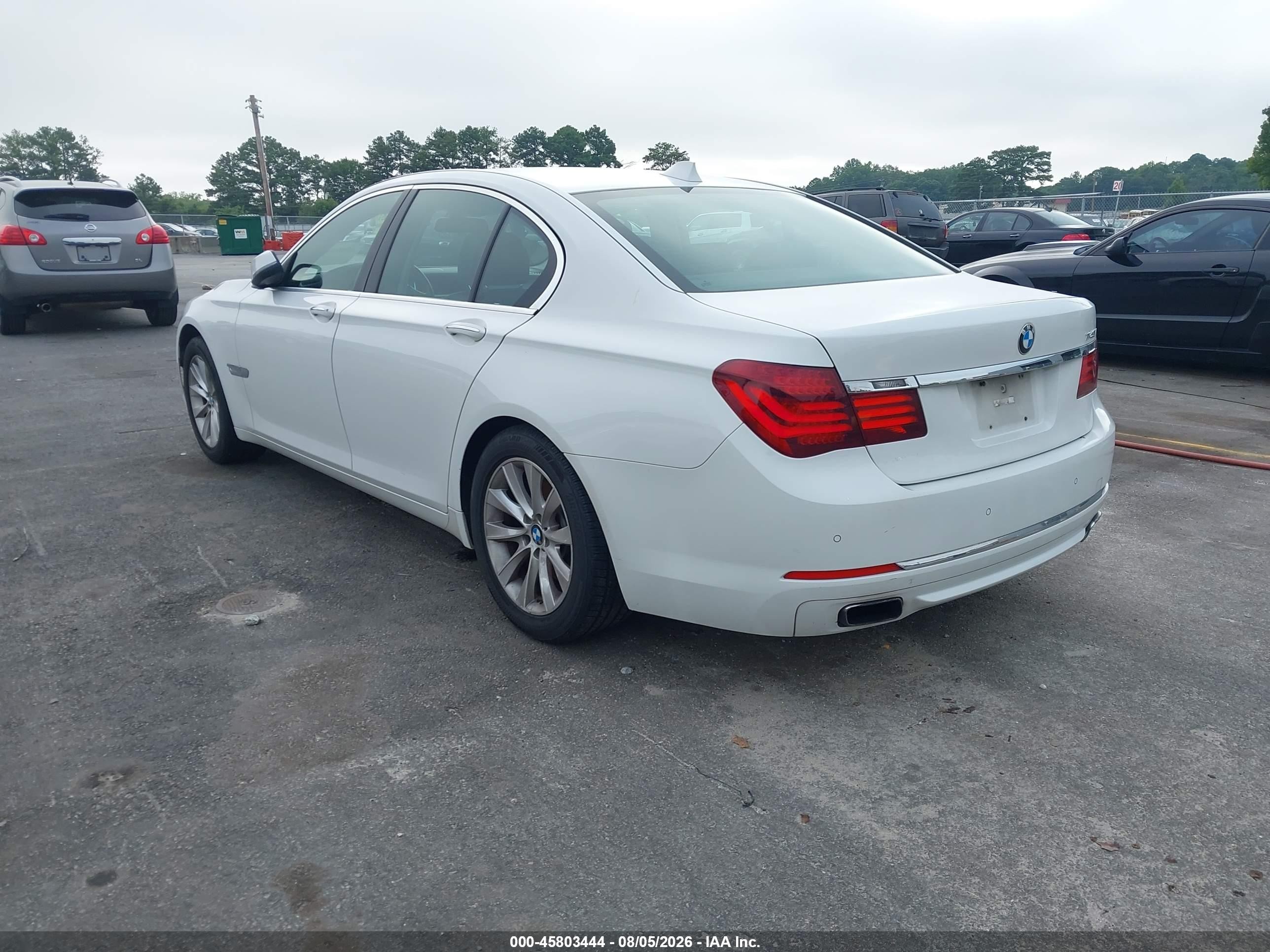 2015 Bmw 740i White vin: WBAYA6C52FGK16438