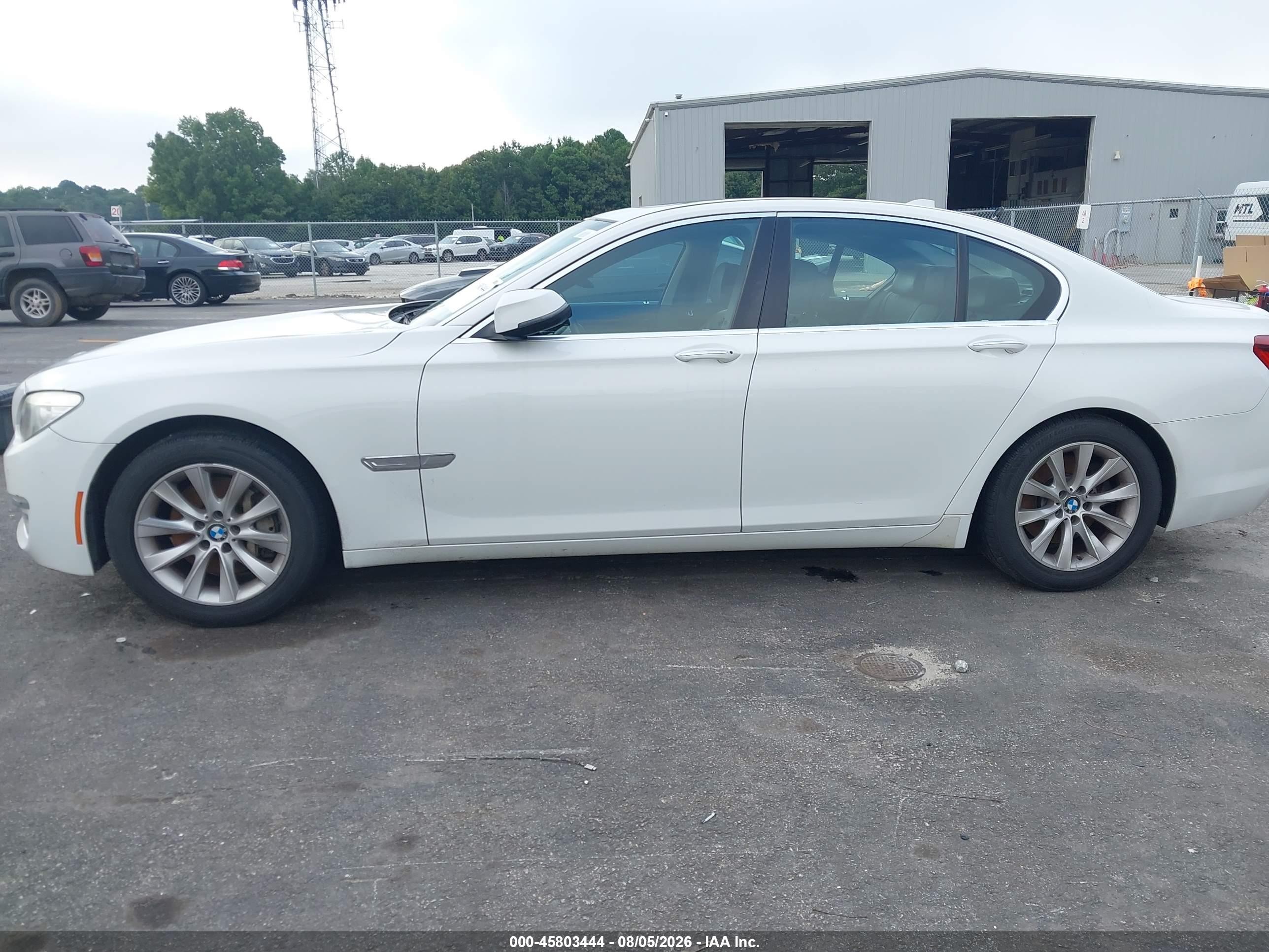 2015 Bmw 740i White vin: WBAYA6C52FGK16438