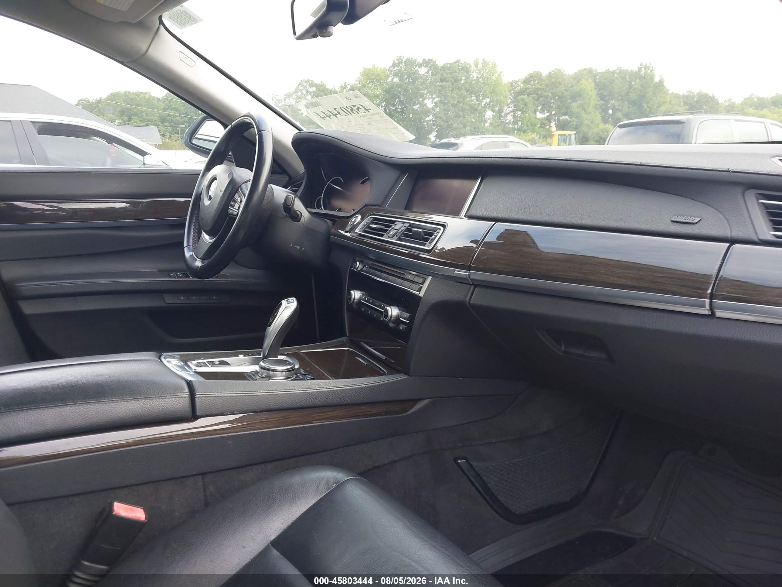 2015 Bmw 740i White vin: WBAYA6C52FGK16438