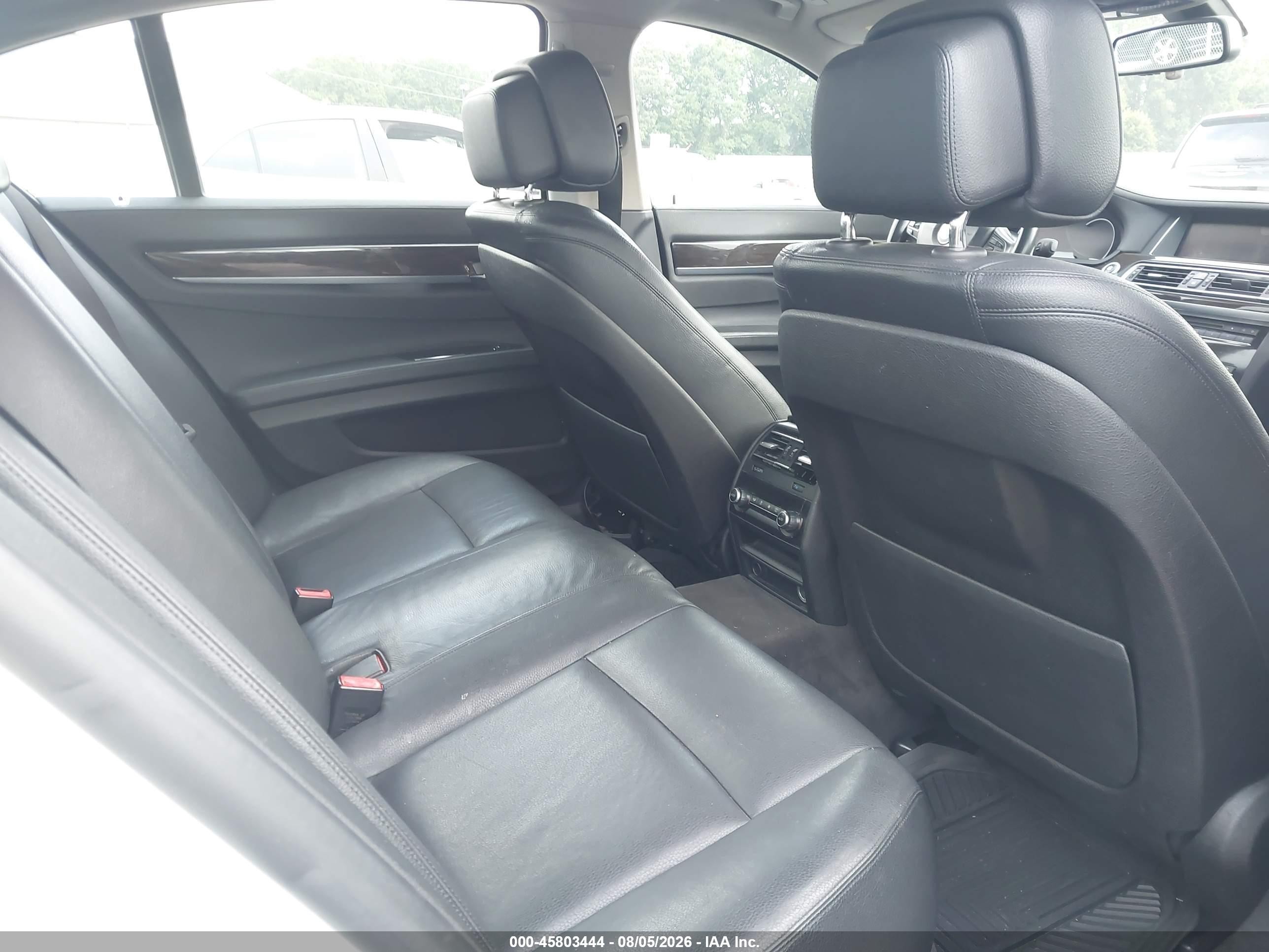 2015 Bmw 740i White vin: WBAYA6C52FGK16438