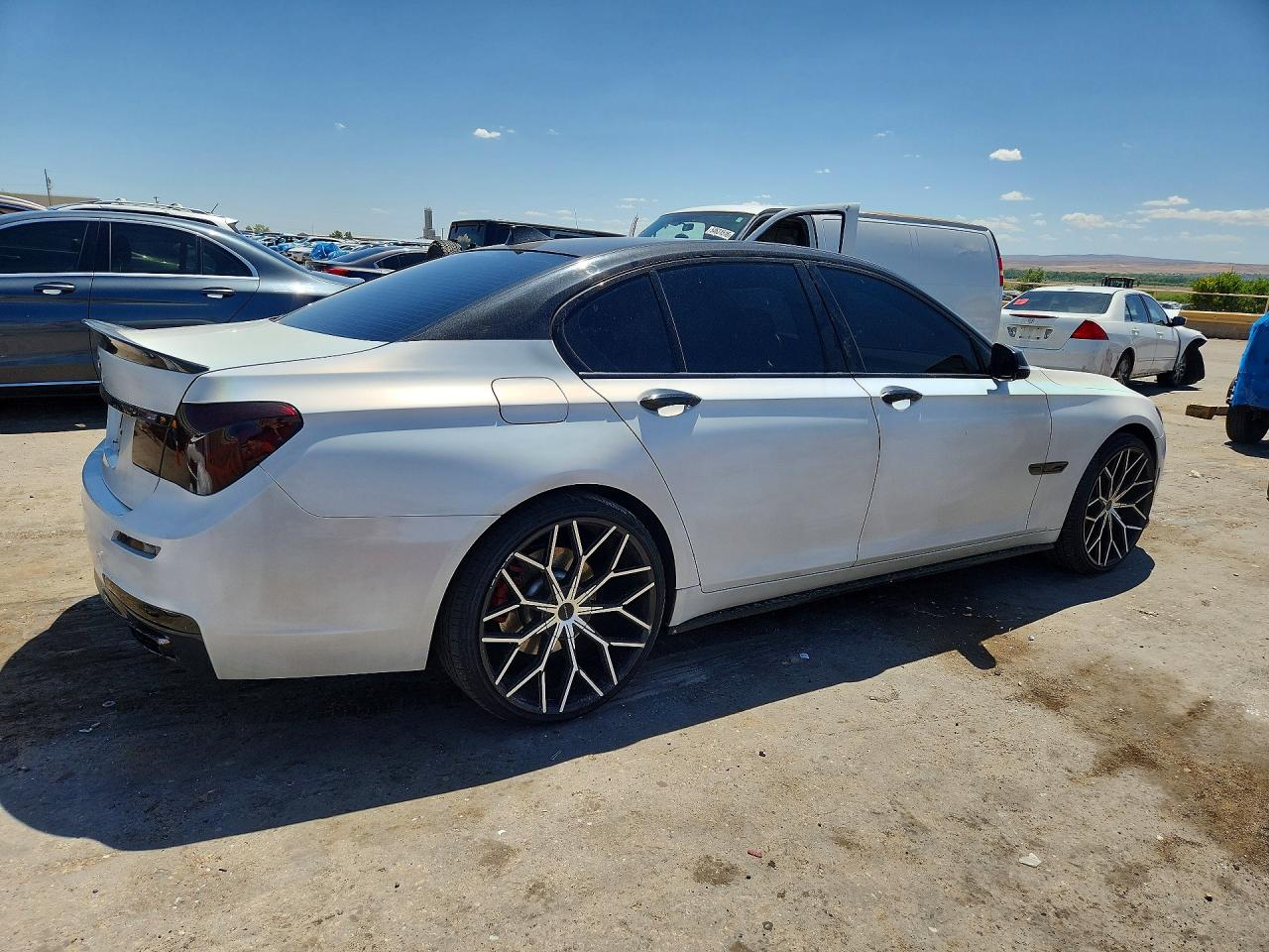 2013 Bmw 740 I White vin: WBAYA6C54DD143622