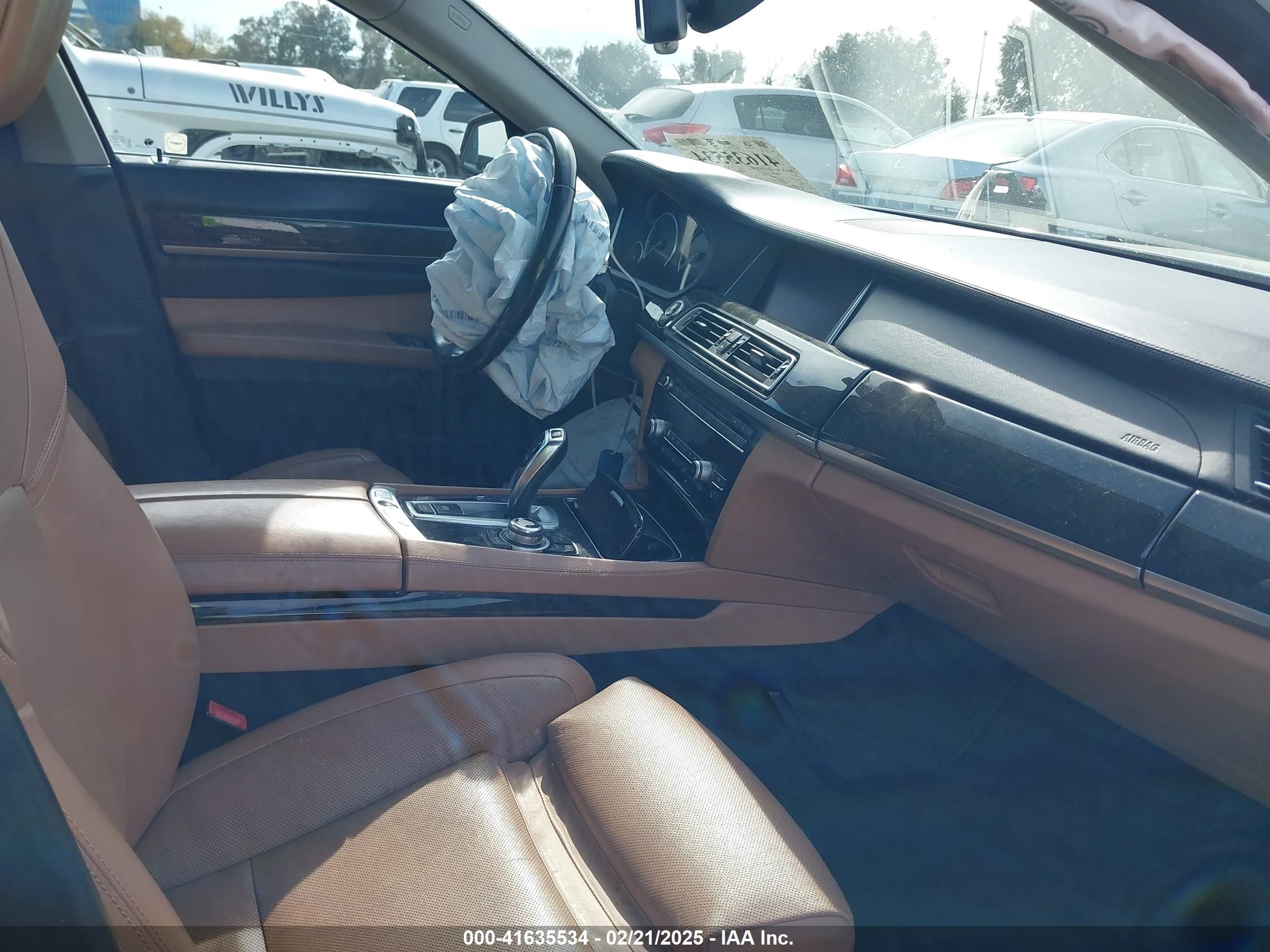2013 Bmw 740i   Белый vin: WBAYA6C55DC994964