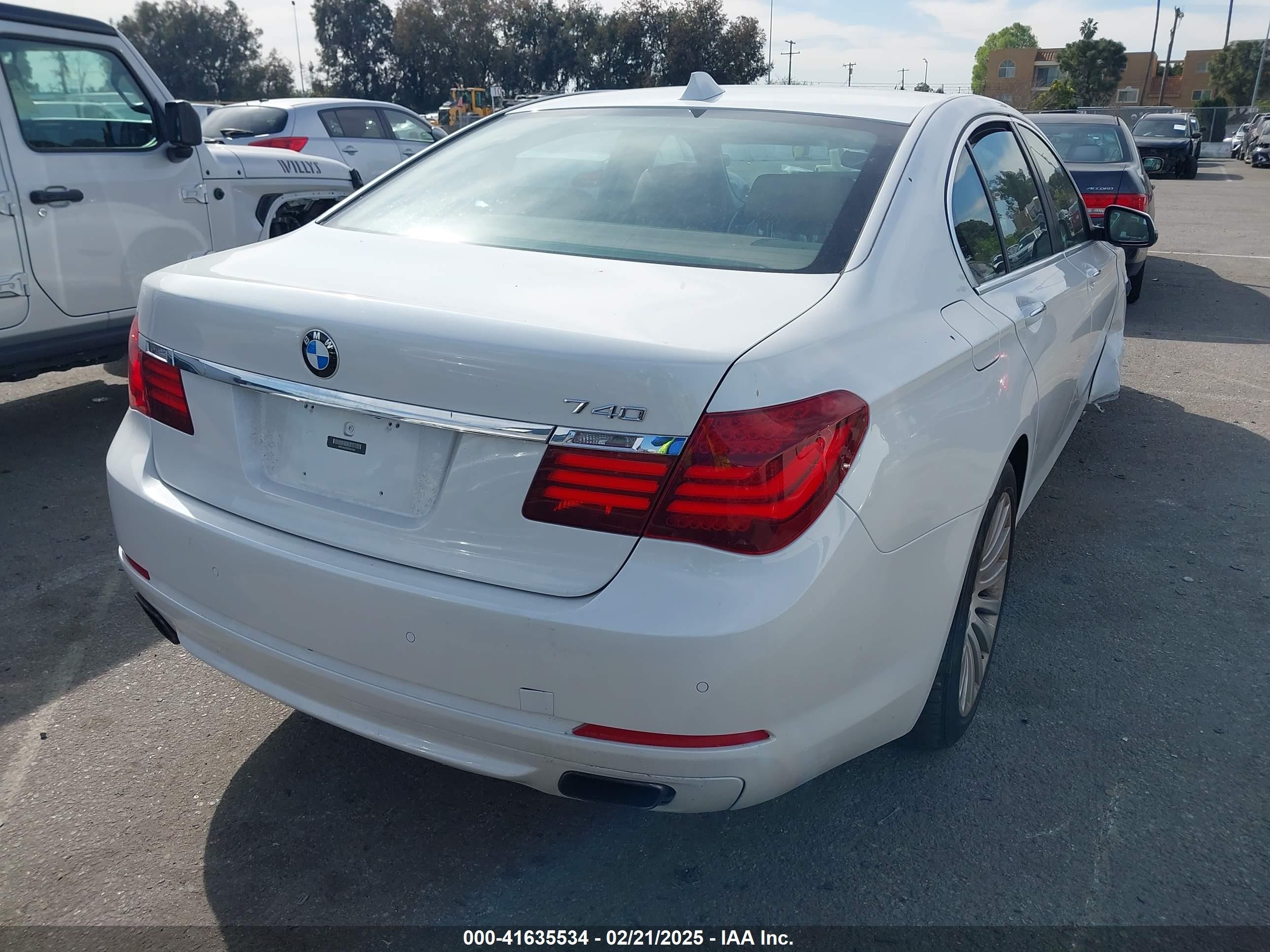 2013 Bmw 740i   Белый vin: WBAYA6C55DC994964