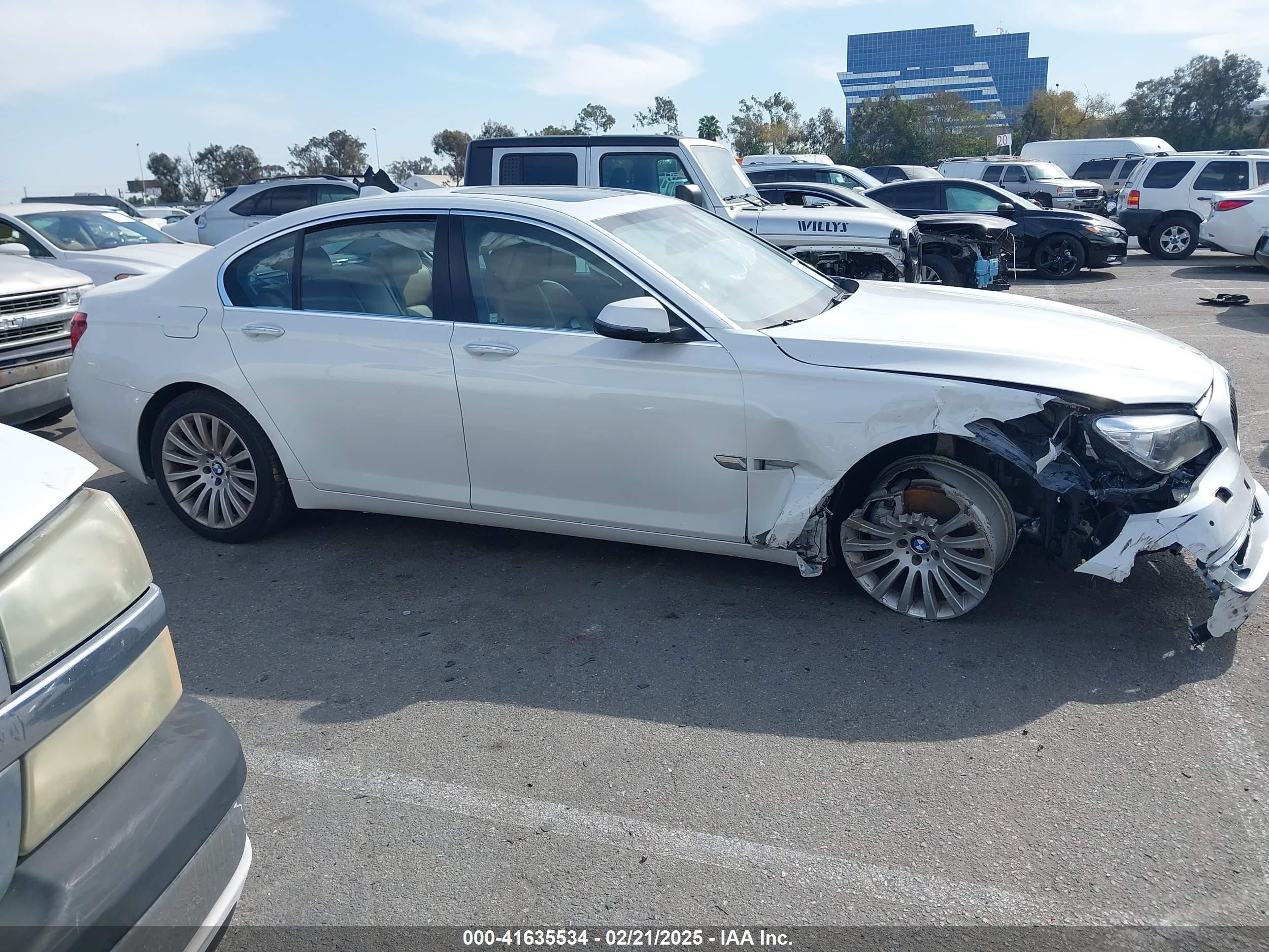 2013 Bmw 740i   Белый vin: WBAYA6C55DC994964
