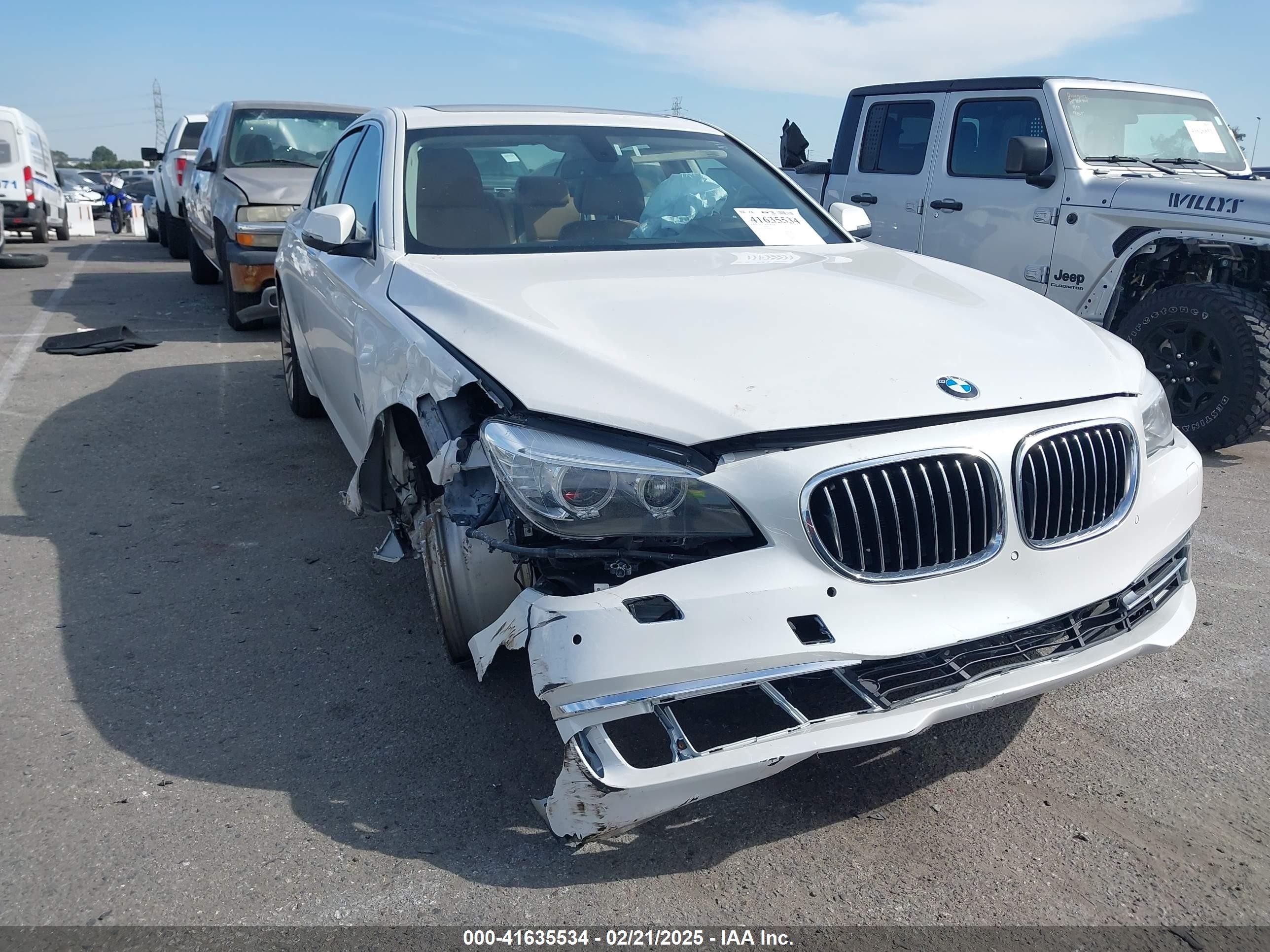 2013 Bmw 740i   White vin: WBAYA6C55DC994964