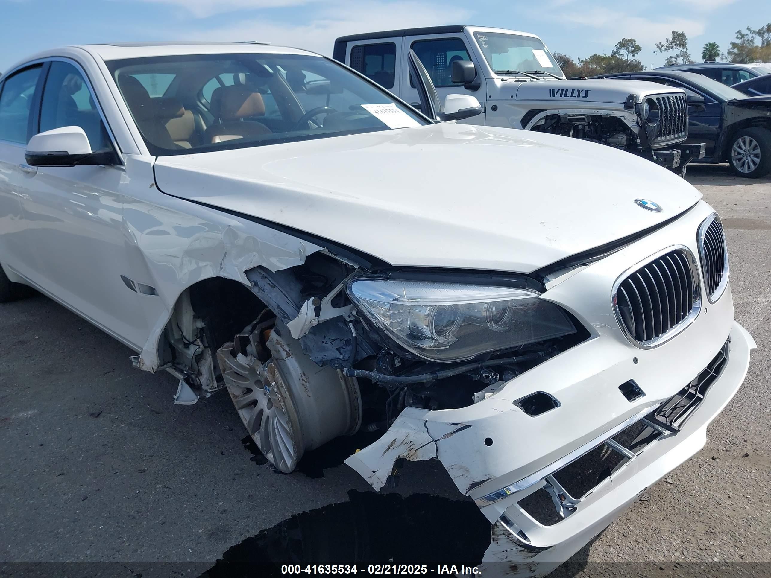2013 Bmw 740i   Белый vin: WBAYA6C55DC994964