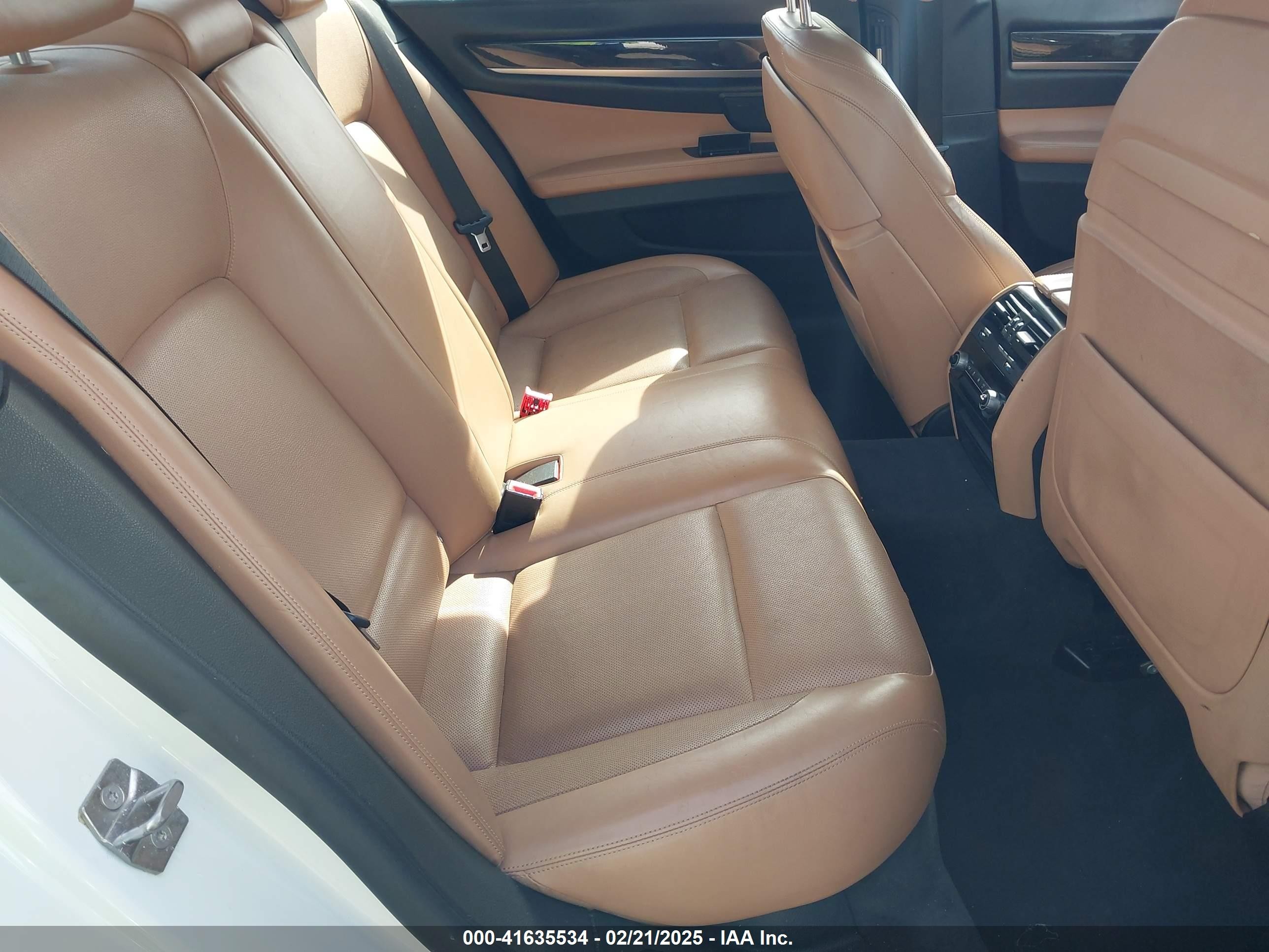 2013 Bmw 740i   Белый vin: WBAYA6C55DC994964
