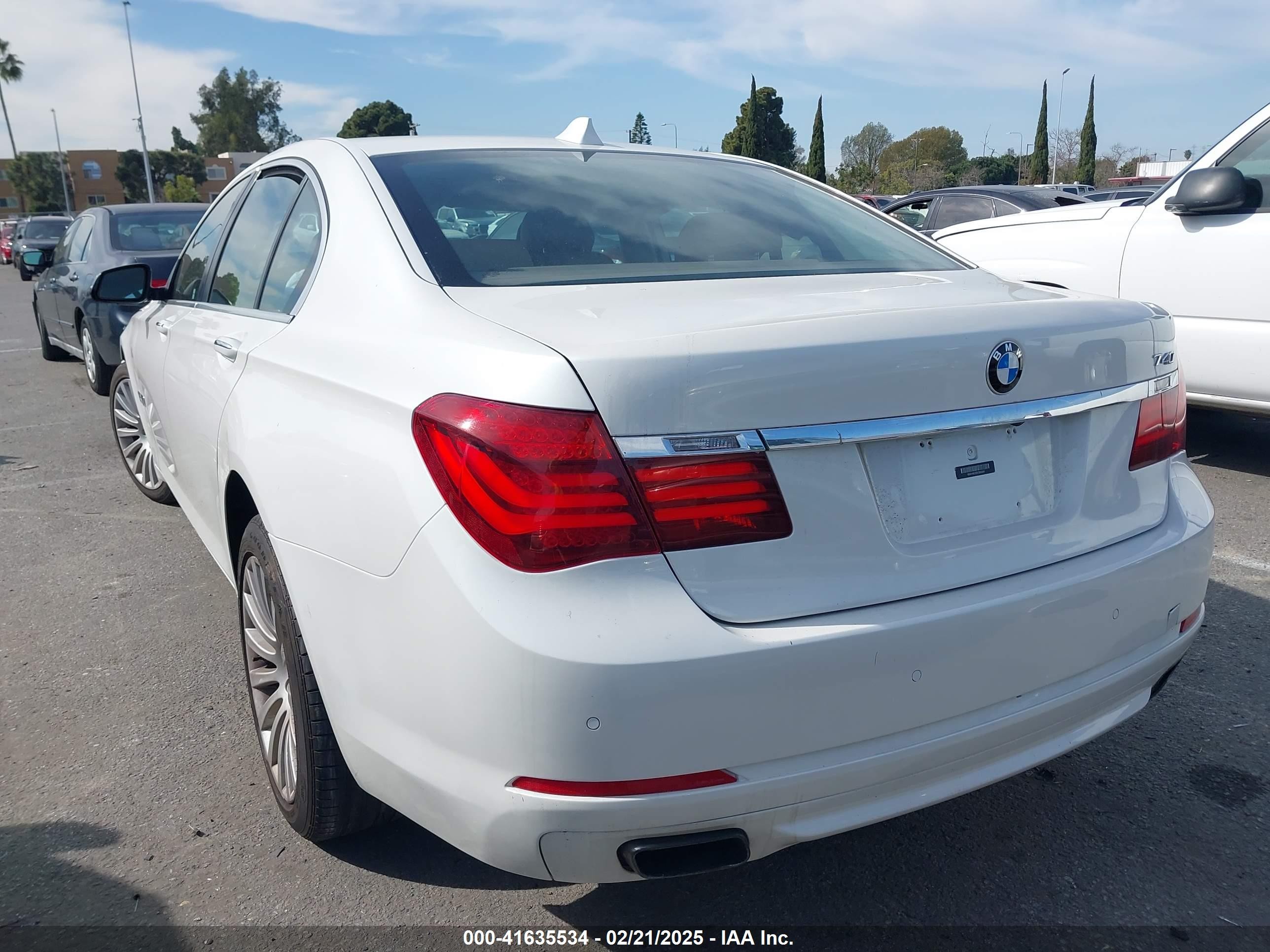 2013 Bmw 740i   Белый vin: WBAYA6C55DC994964