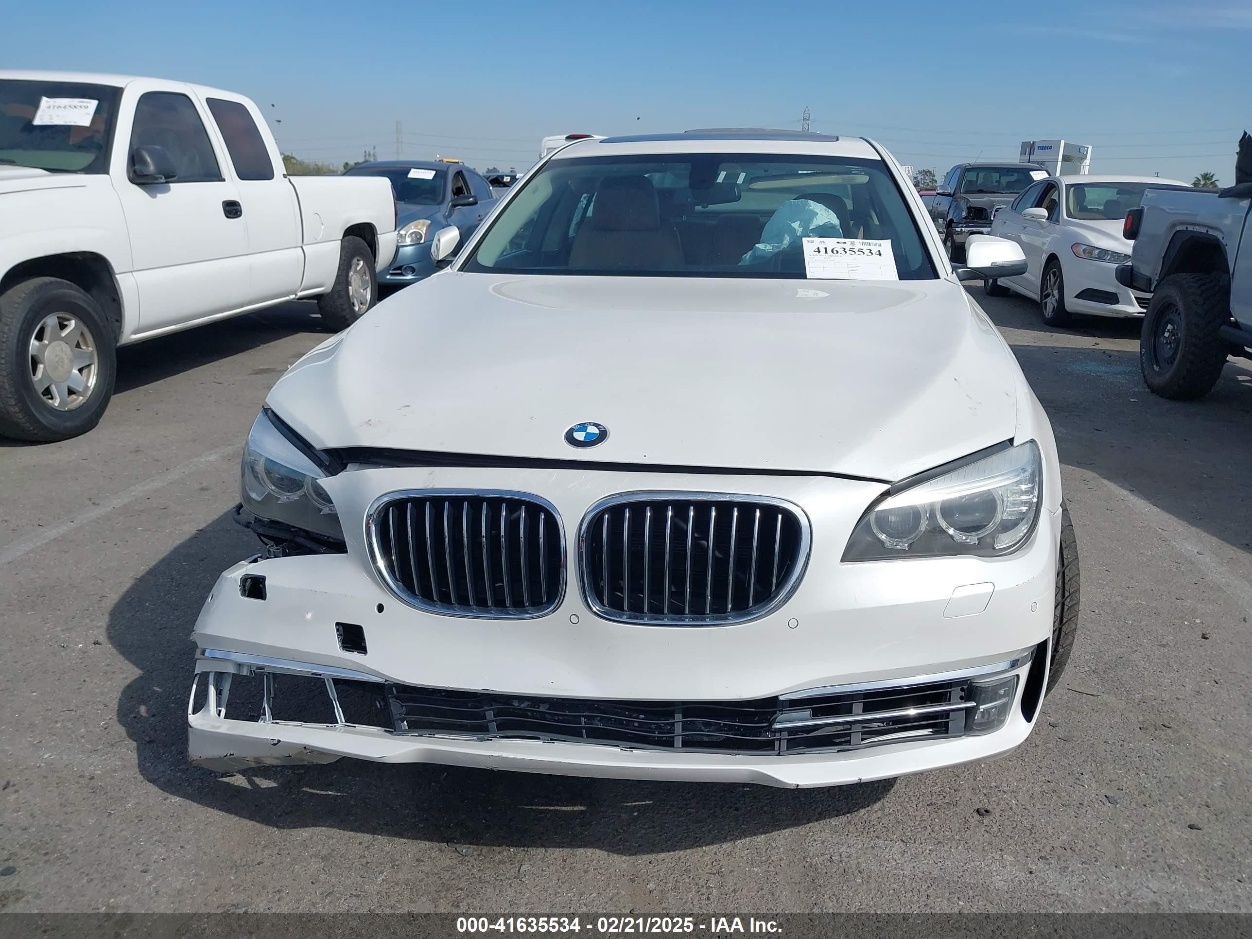 2013 Bmw 740i   Белый vin: WBAYA6C55DC994964