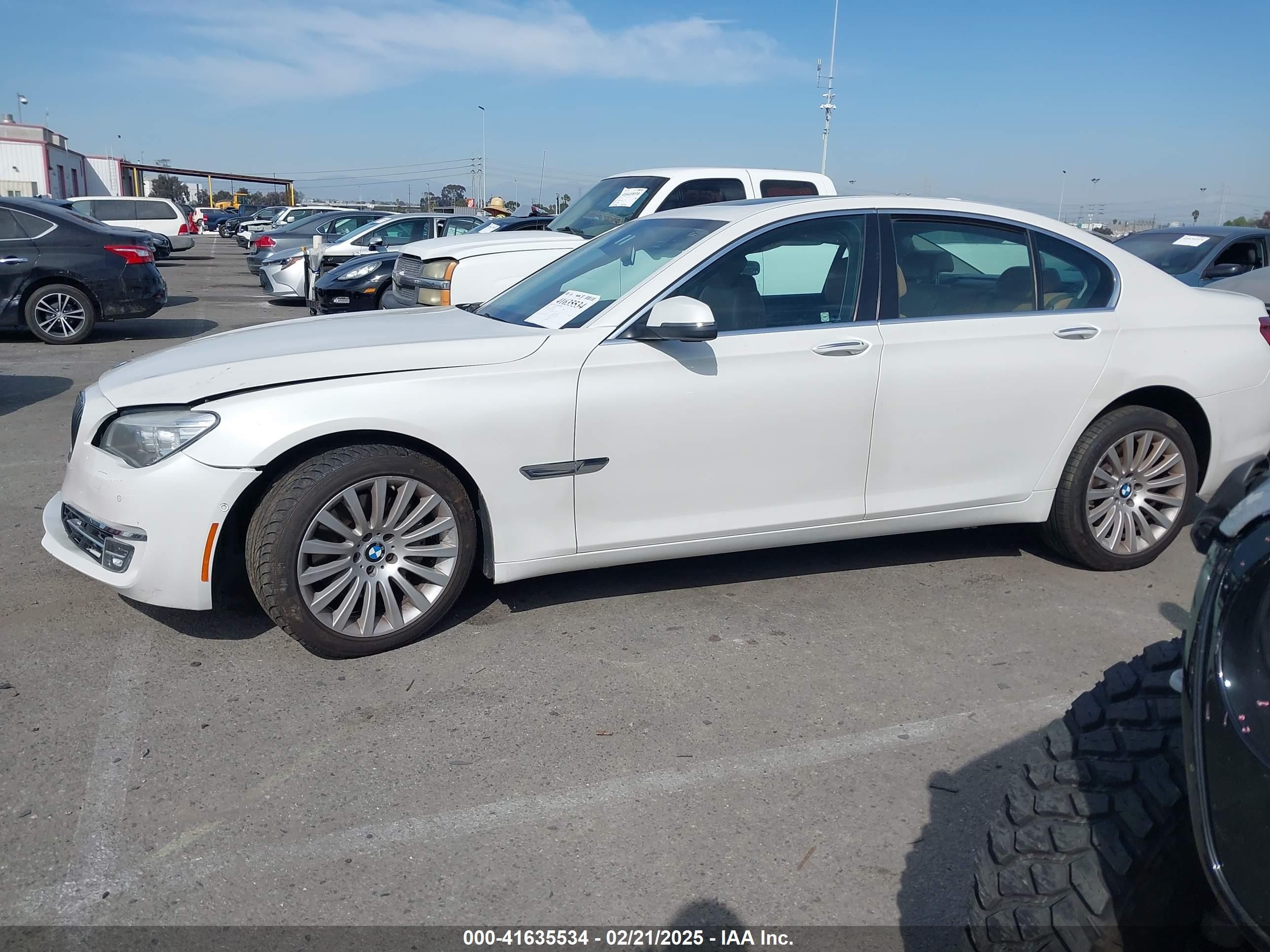 2013 Bmw 740i   Белый vin: WBAYA6C55DC994964
