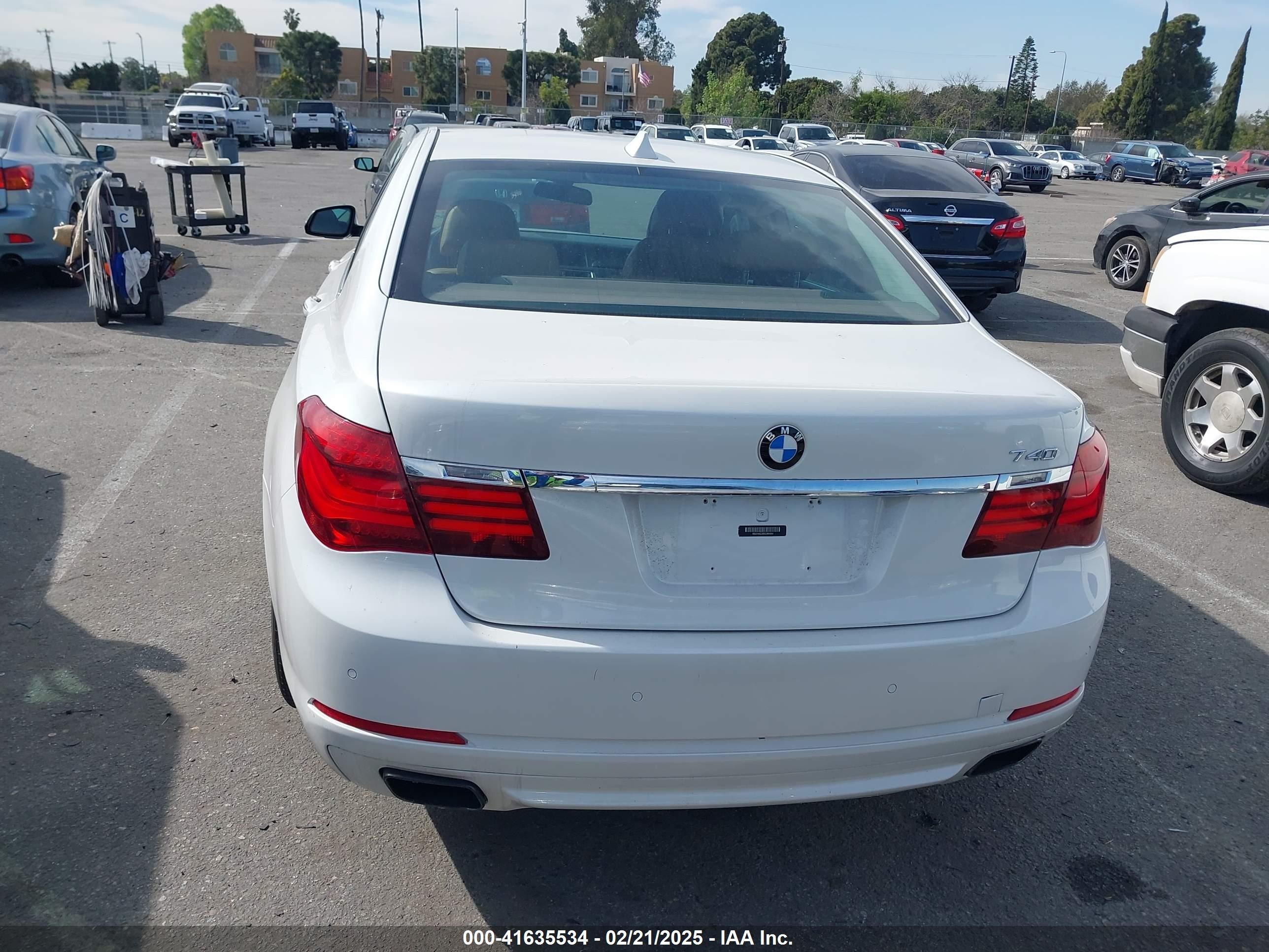 2013 Bmw 740i   Белый vin: WBAYA6C55DC994964
