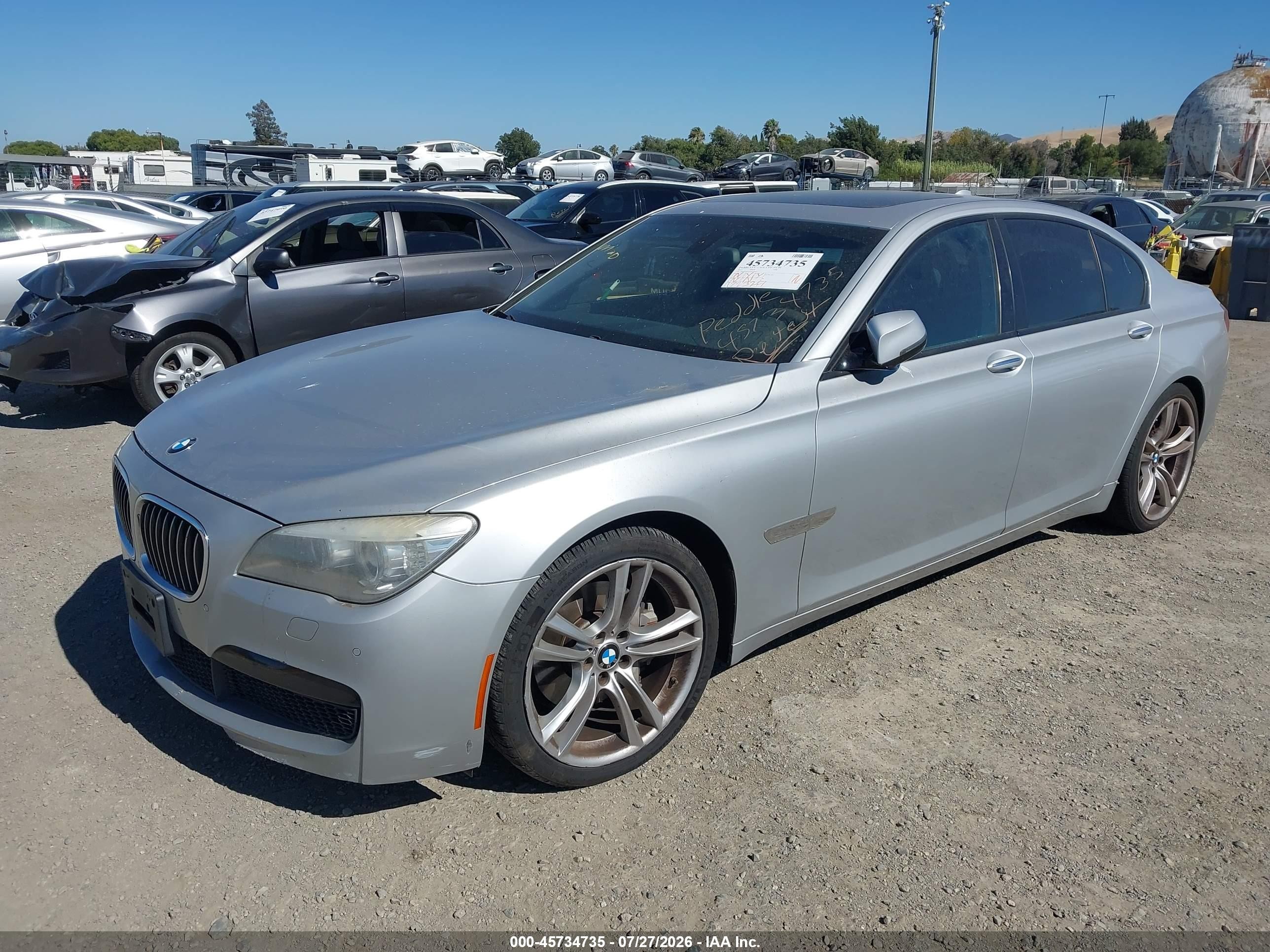 2013 Bmw 740i   Серебряный vin: WBAYA6C55DD143631