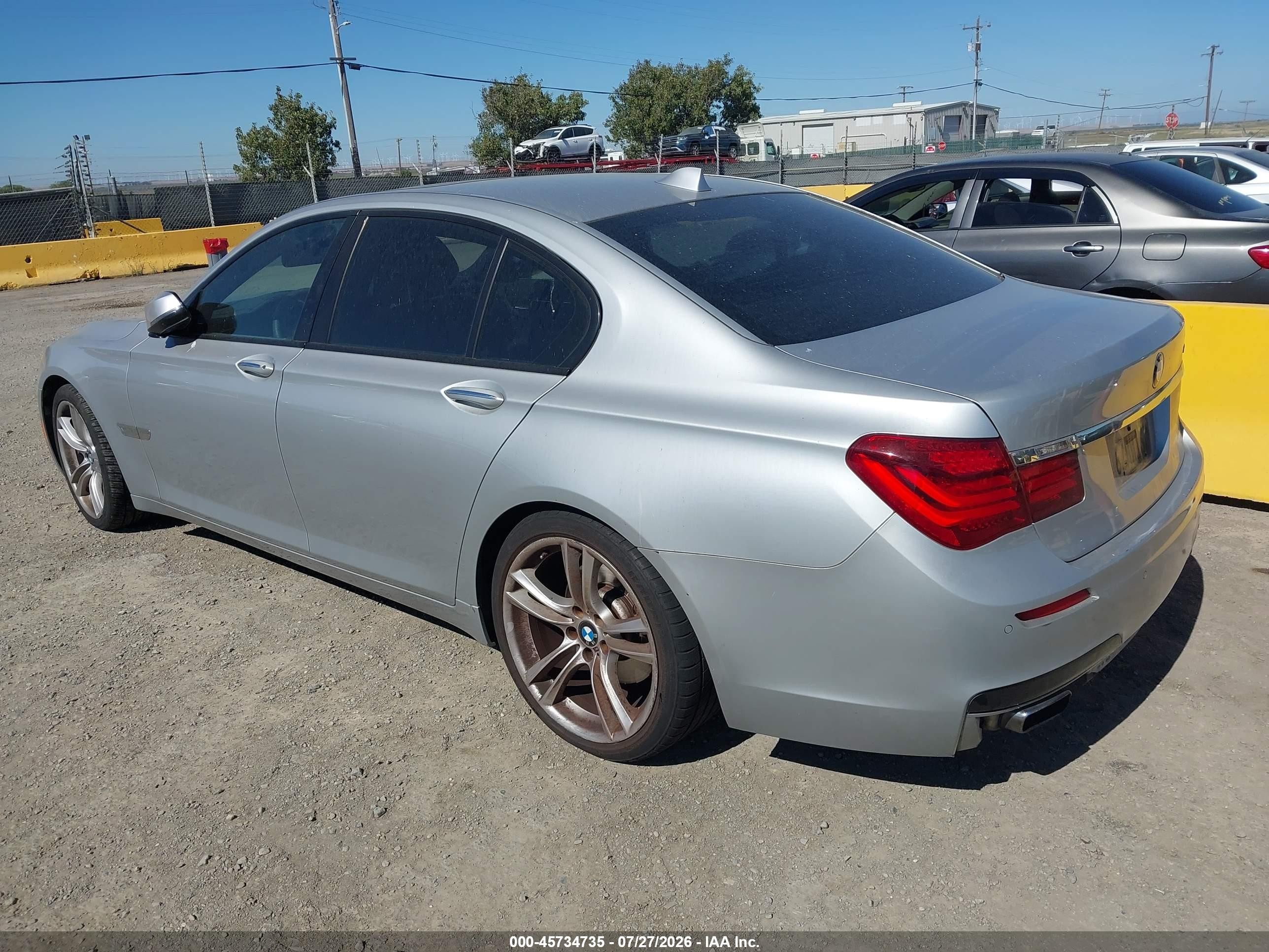 2013 Bmw 740i   Серебряный vin: WBAYA6C55DD143631