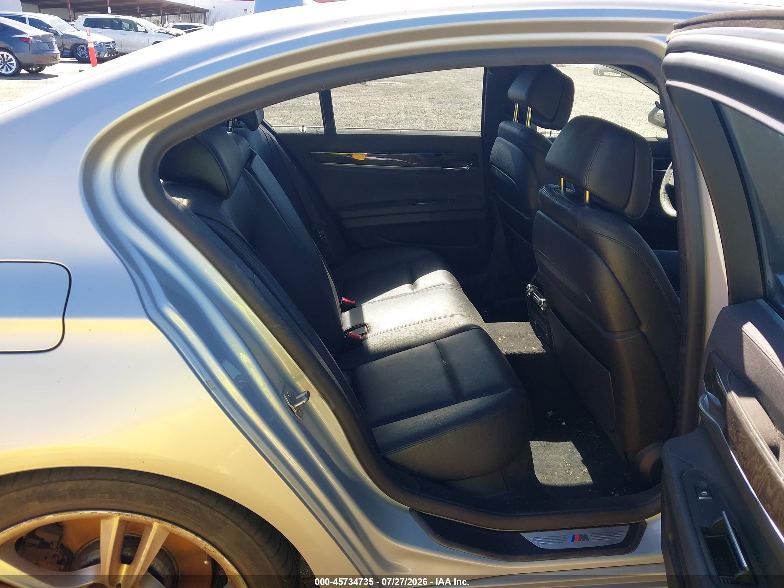 2013 Bmw 740i   Серебряный vin: WBAYA6C55DD143631