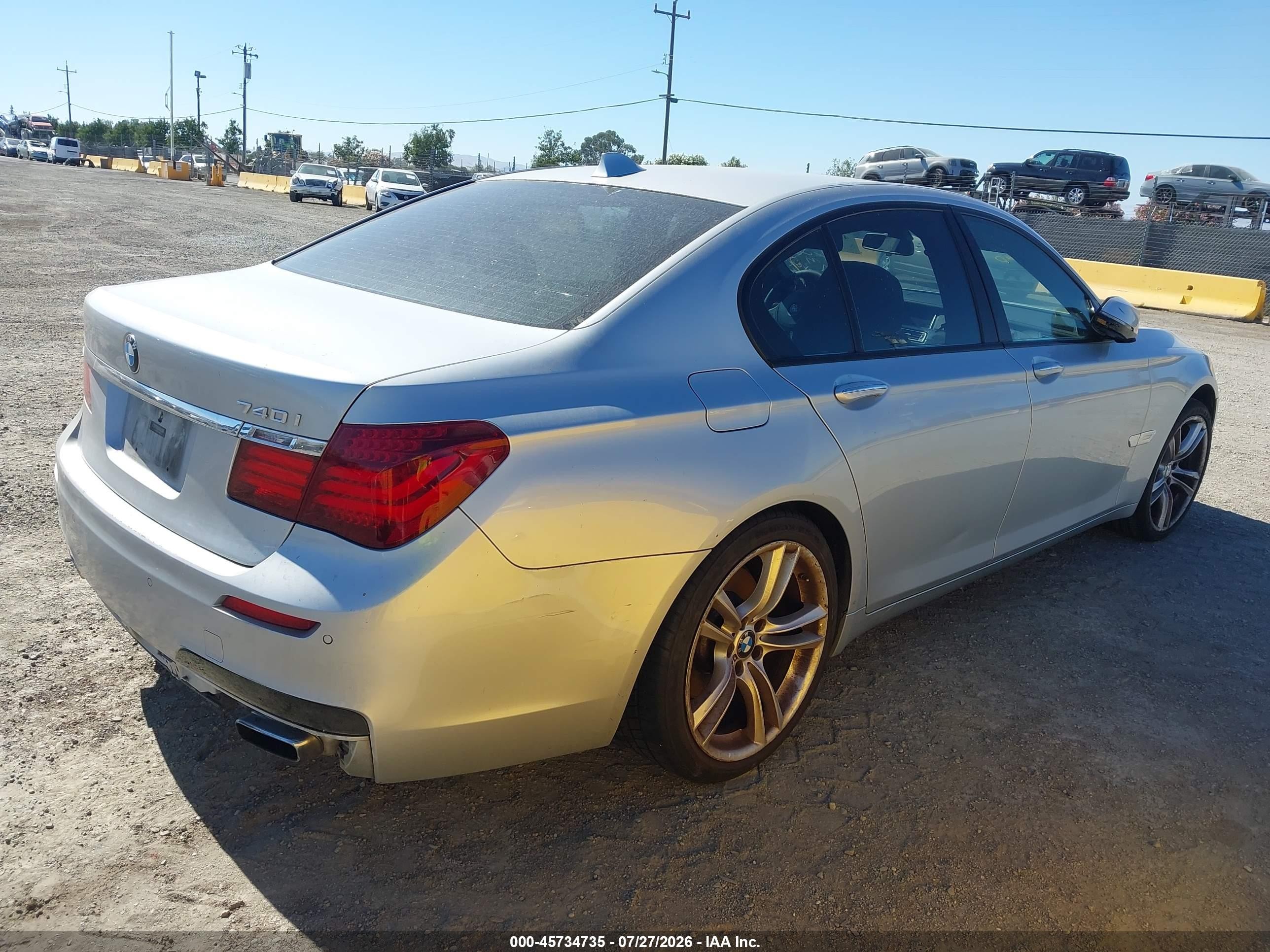 2013 Bmw 740i   Серебряный vin: WBAYA6C55DD143631