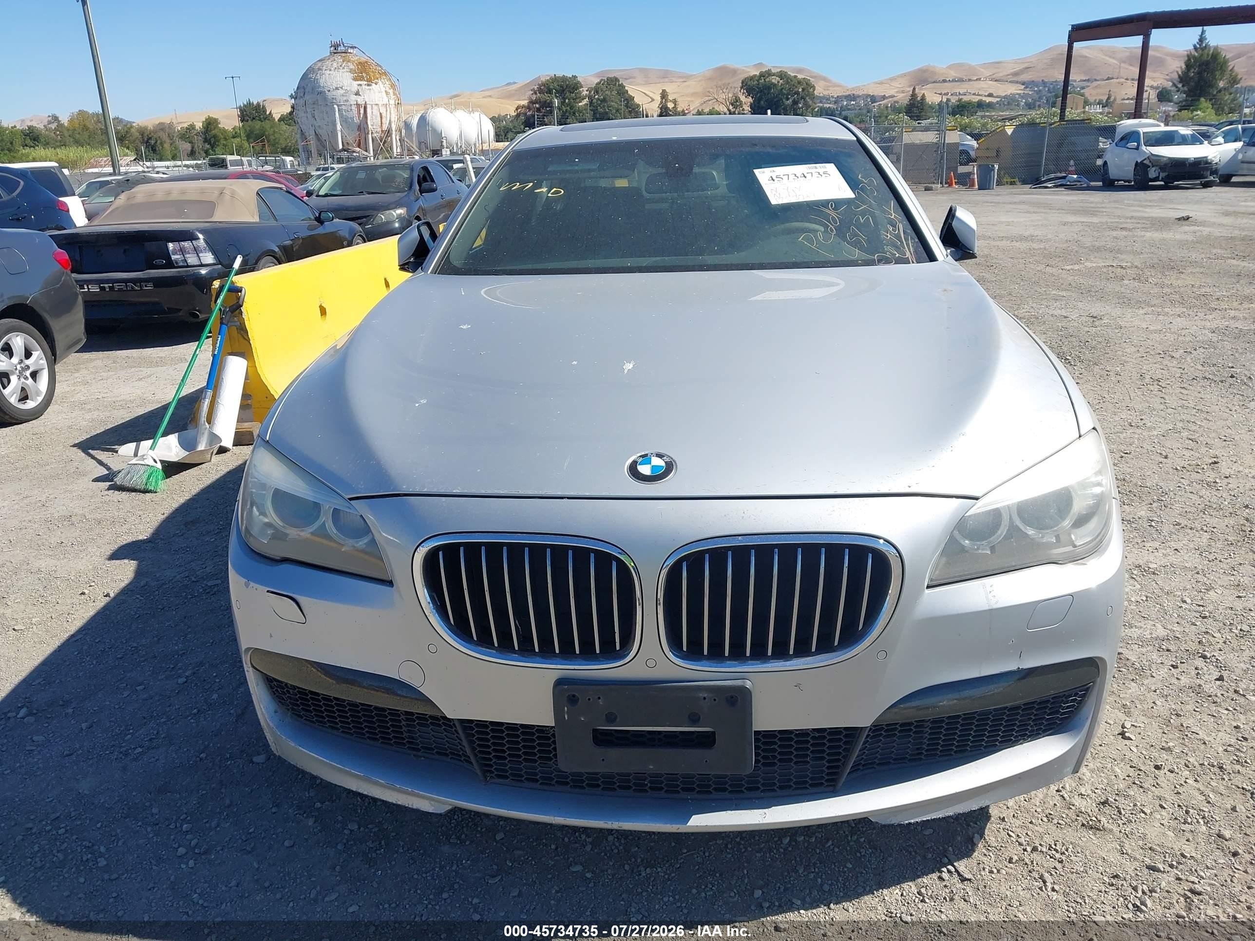 2013 Bmw 740i   Серебряный vin: WBAYA6C55DD143631
