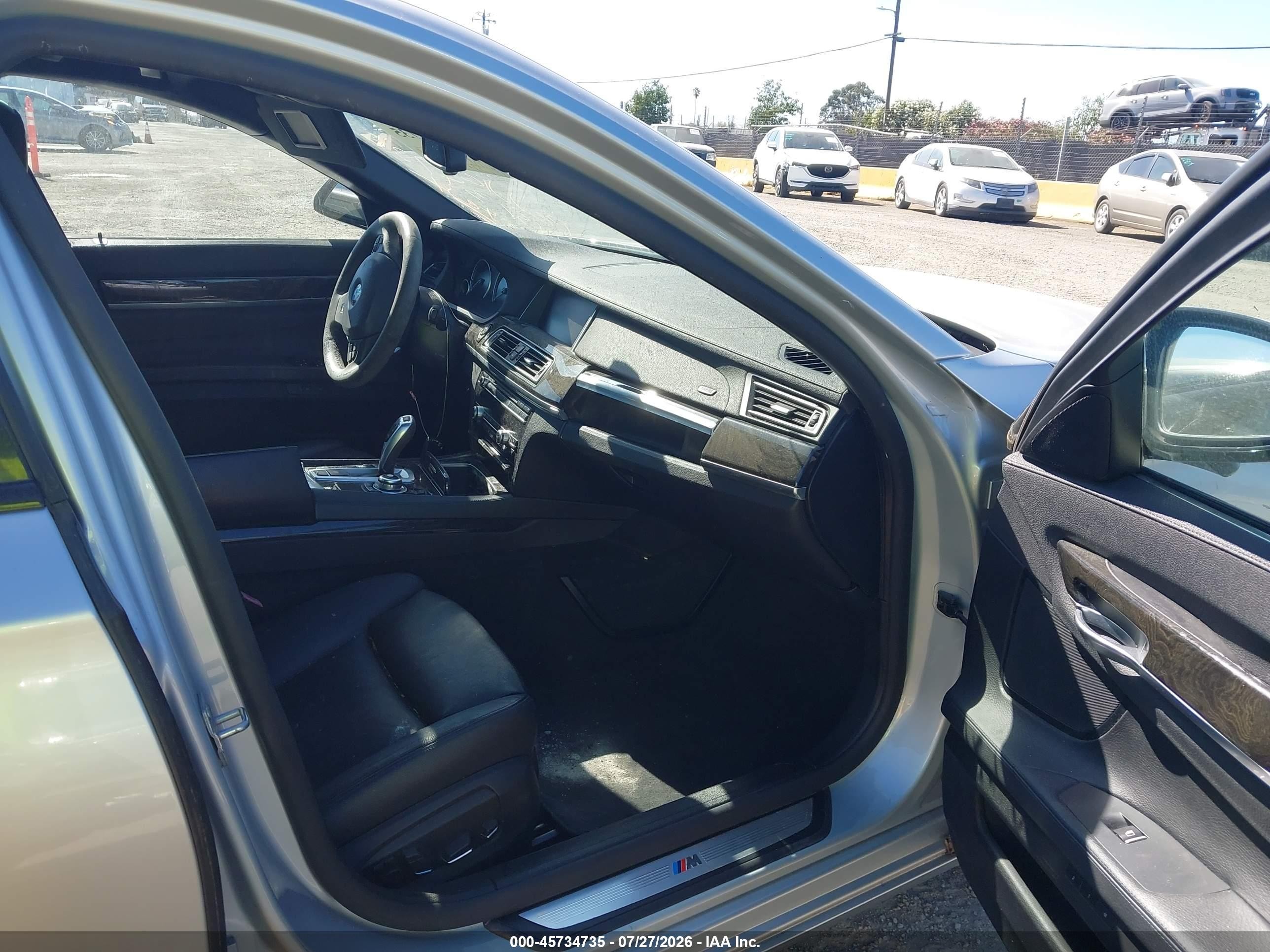 2013 Bmw 740i   Серебряный vin: WBAYA6C55DD143631