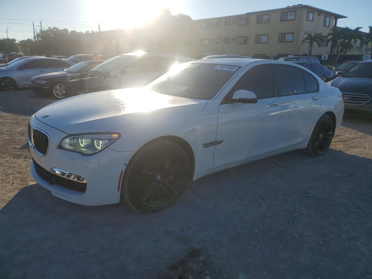2015 Bmw 740 I White vin: WBAYA6C57FGK16659