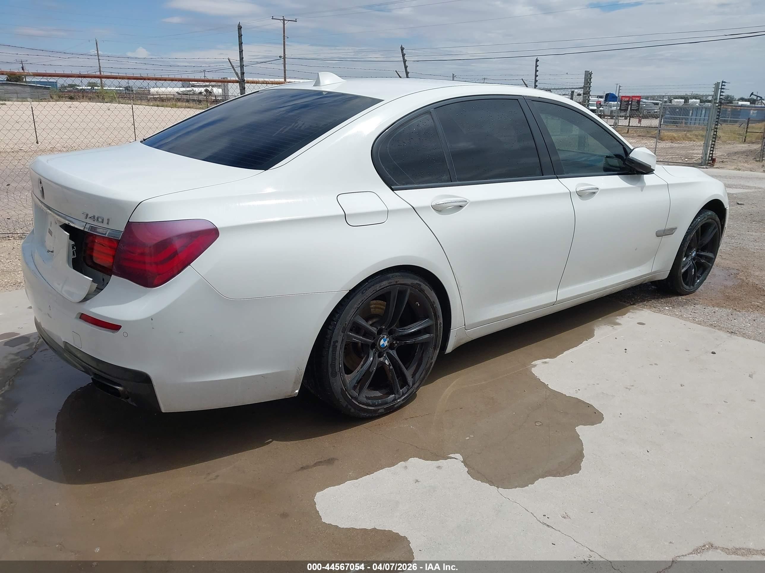 2013 Bmw 740i   White vin: WBAYA6C59DC995311