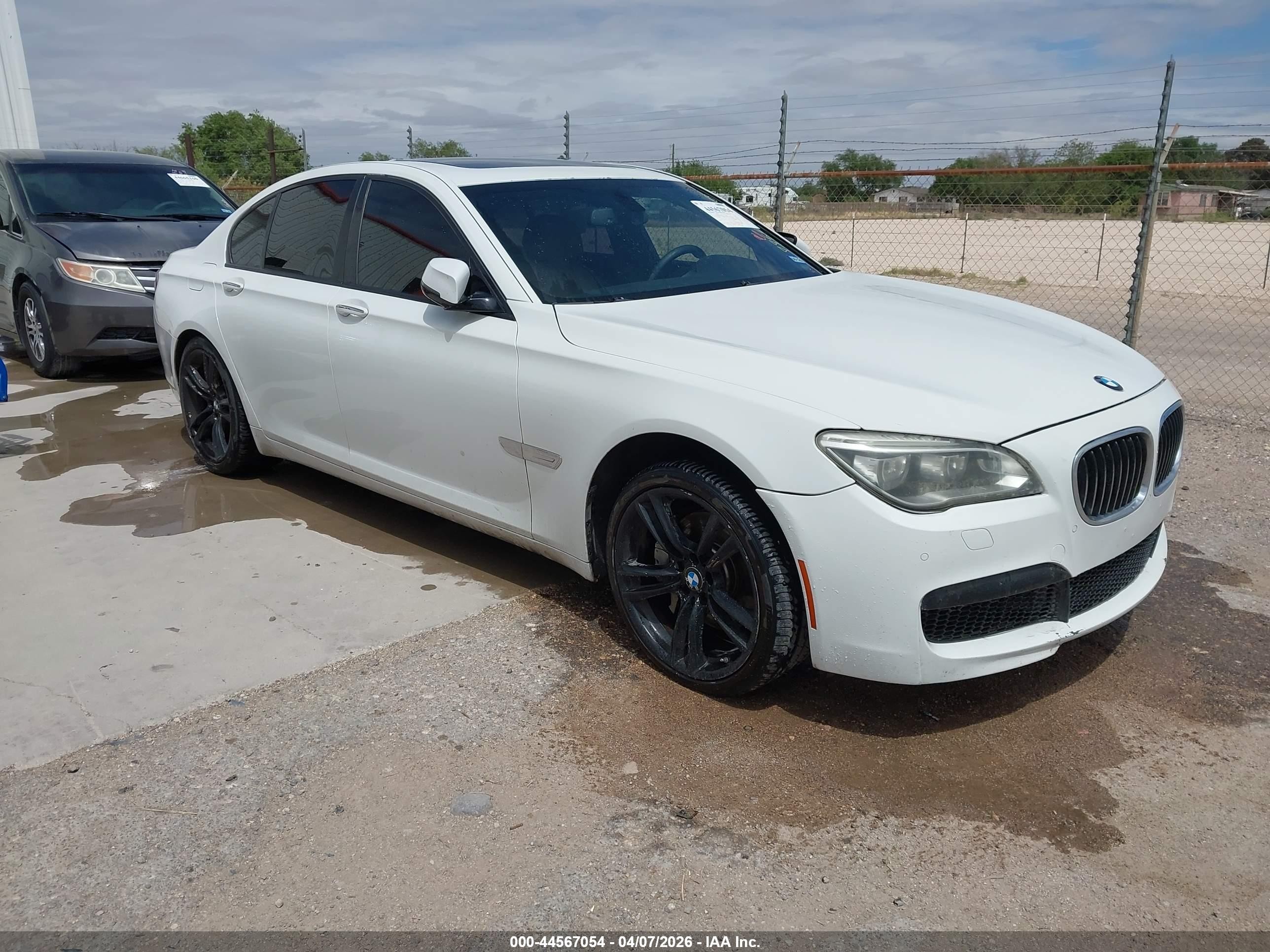 2013 Bmw 740i   White vin: WBAYA6C59DC995311