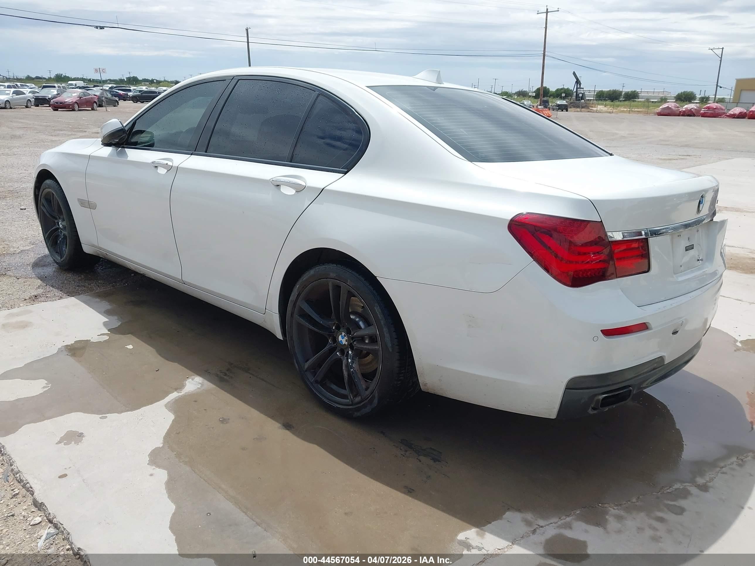 2013 Bmw 740i   White vin: WBAYA6C59DC995311