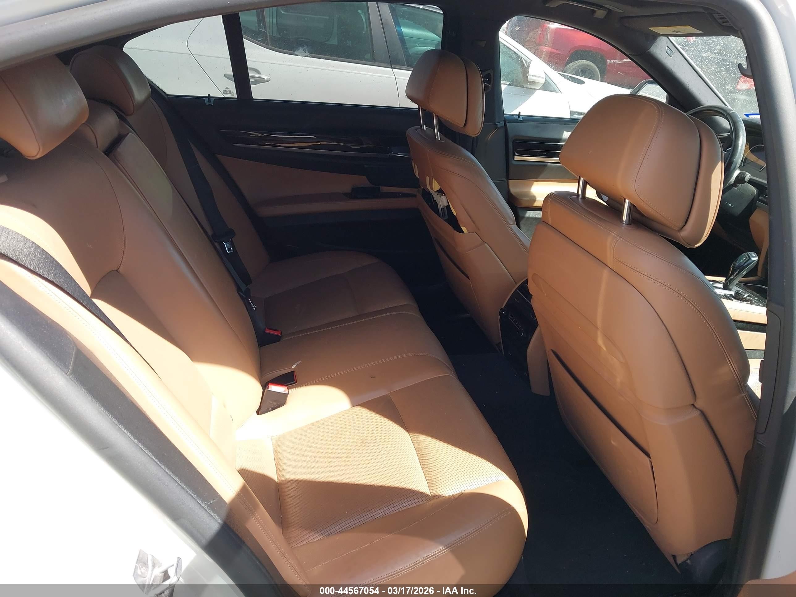 2013 Bmw 740i   White vin: WBAYA6C59DC995311