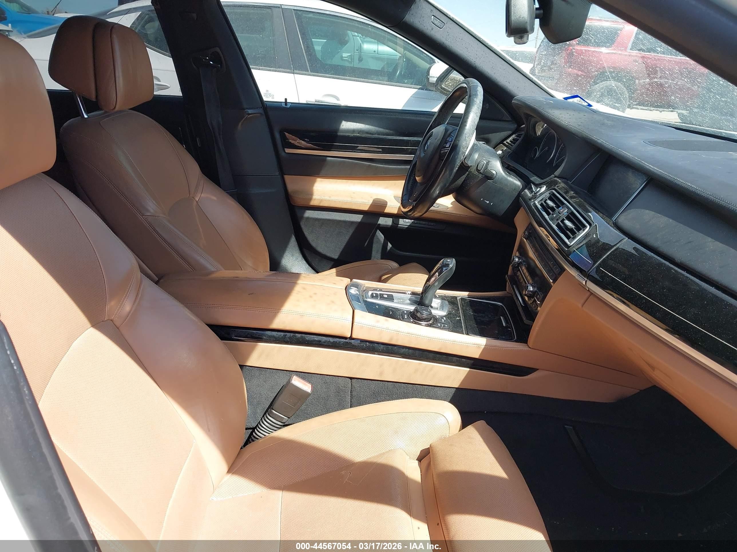 2013 Bmw 740i   White vin: WBAYA6C59DC995311