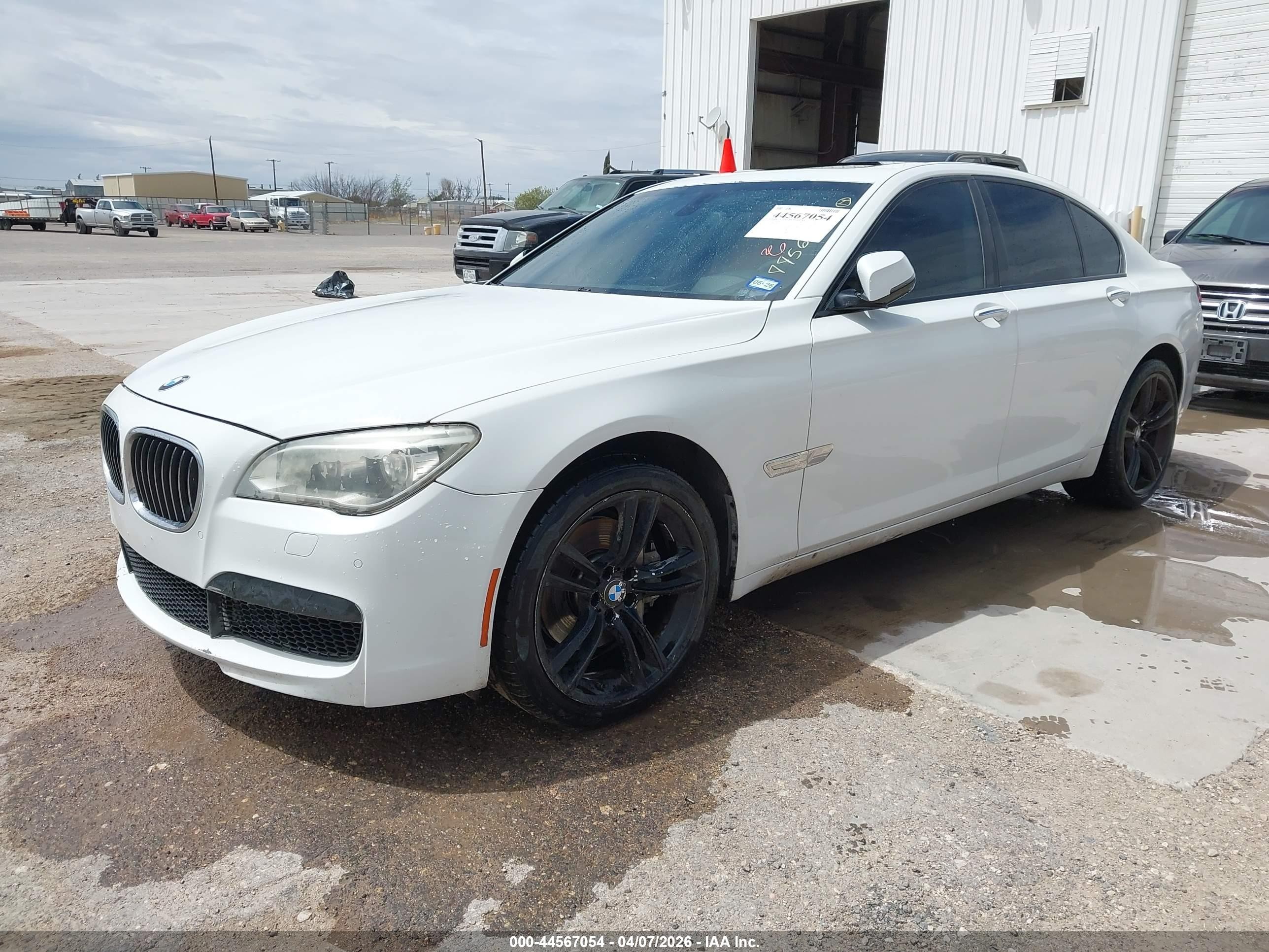 2013 Bmw 740i   White vin: WBAYA6C59DC995311
