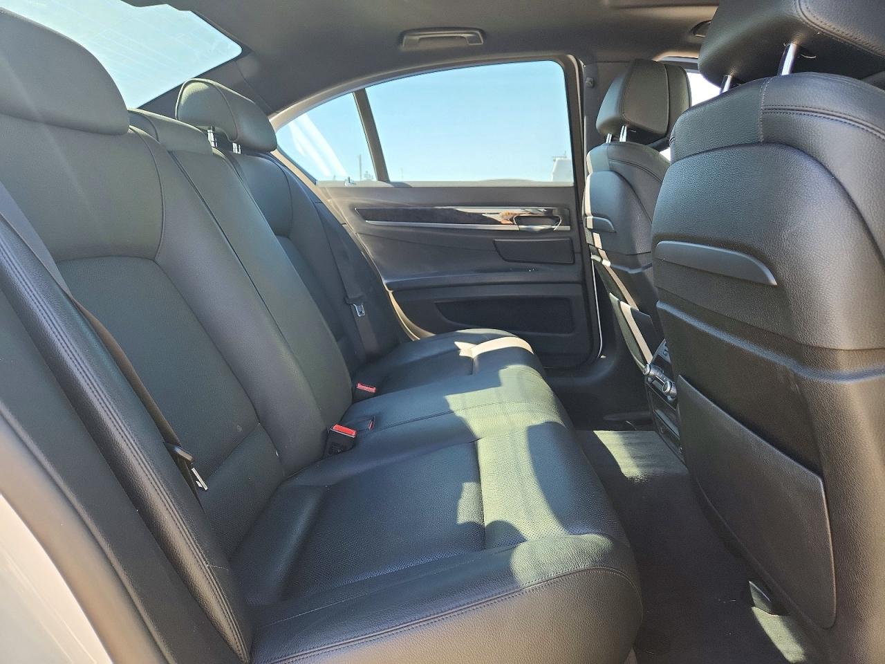 2015 Bmw 740 I White vin: WBAYA6C5XFD826959