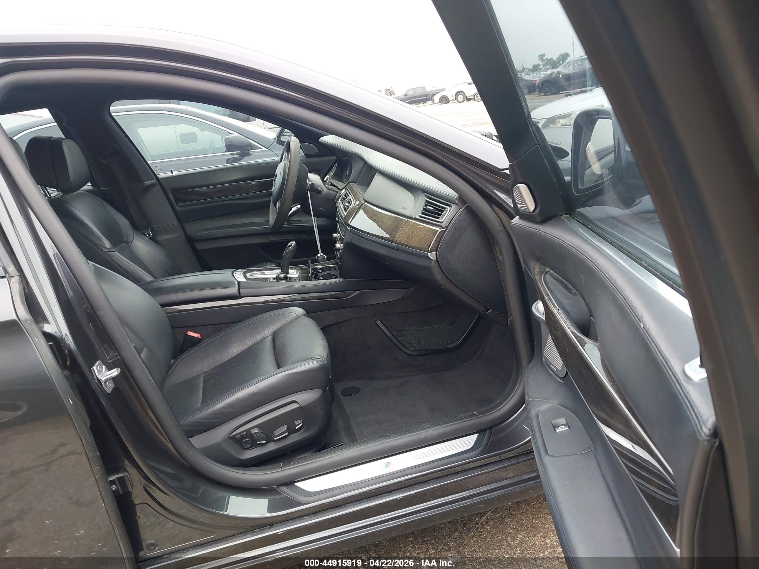 2013 Bmw 750i   Серый vin: WBAYA8C52DD227546