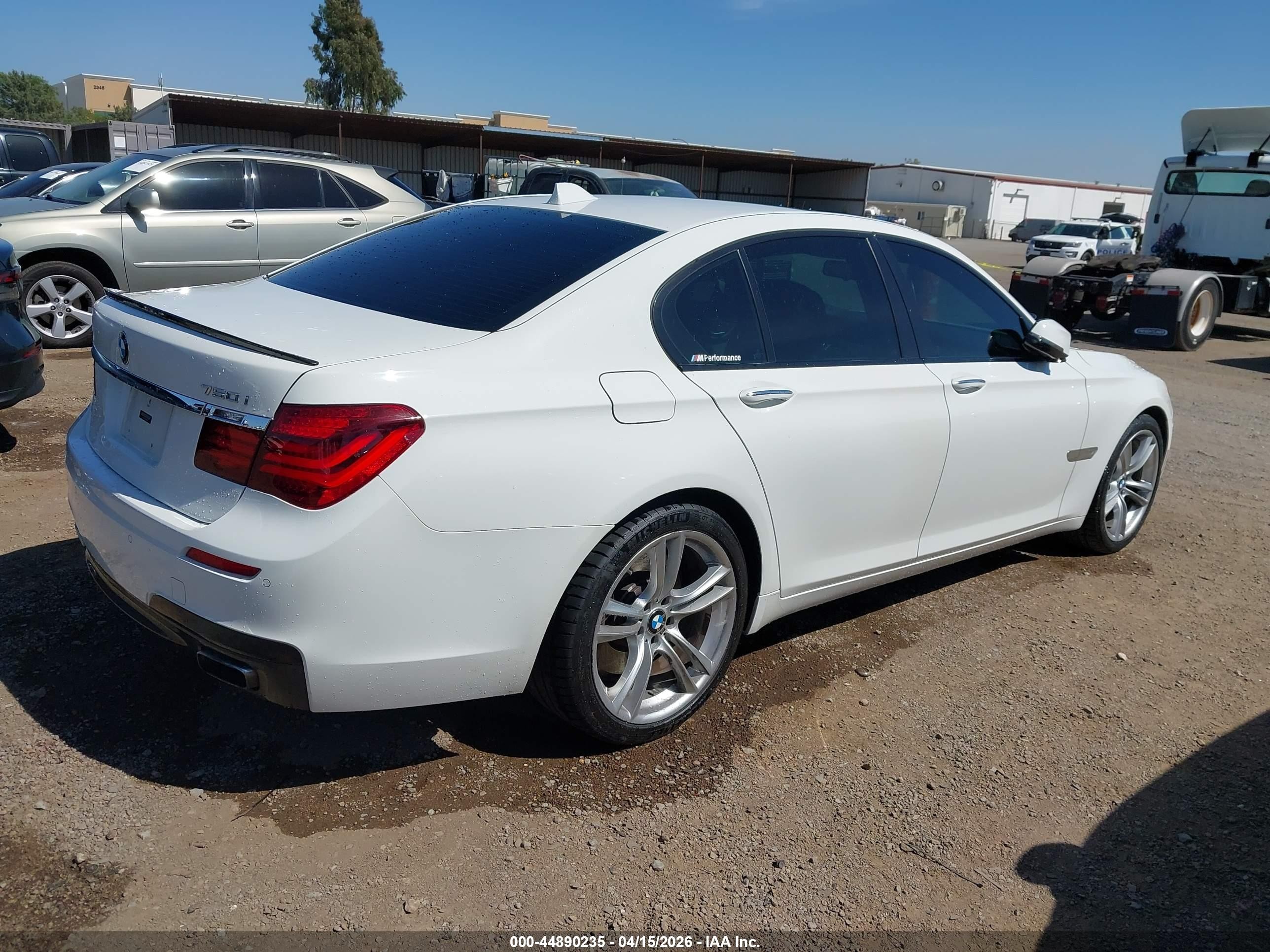 2013 Bmw 750i   Белый vin: WBAYA8C53DC996482
