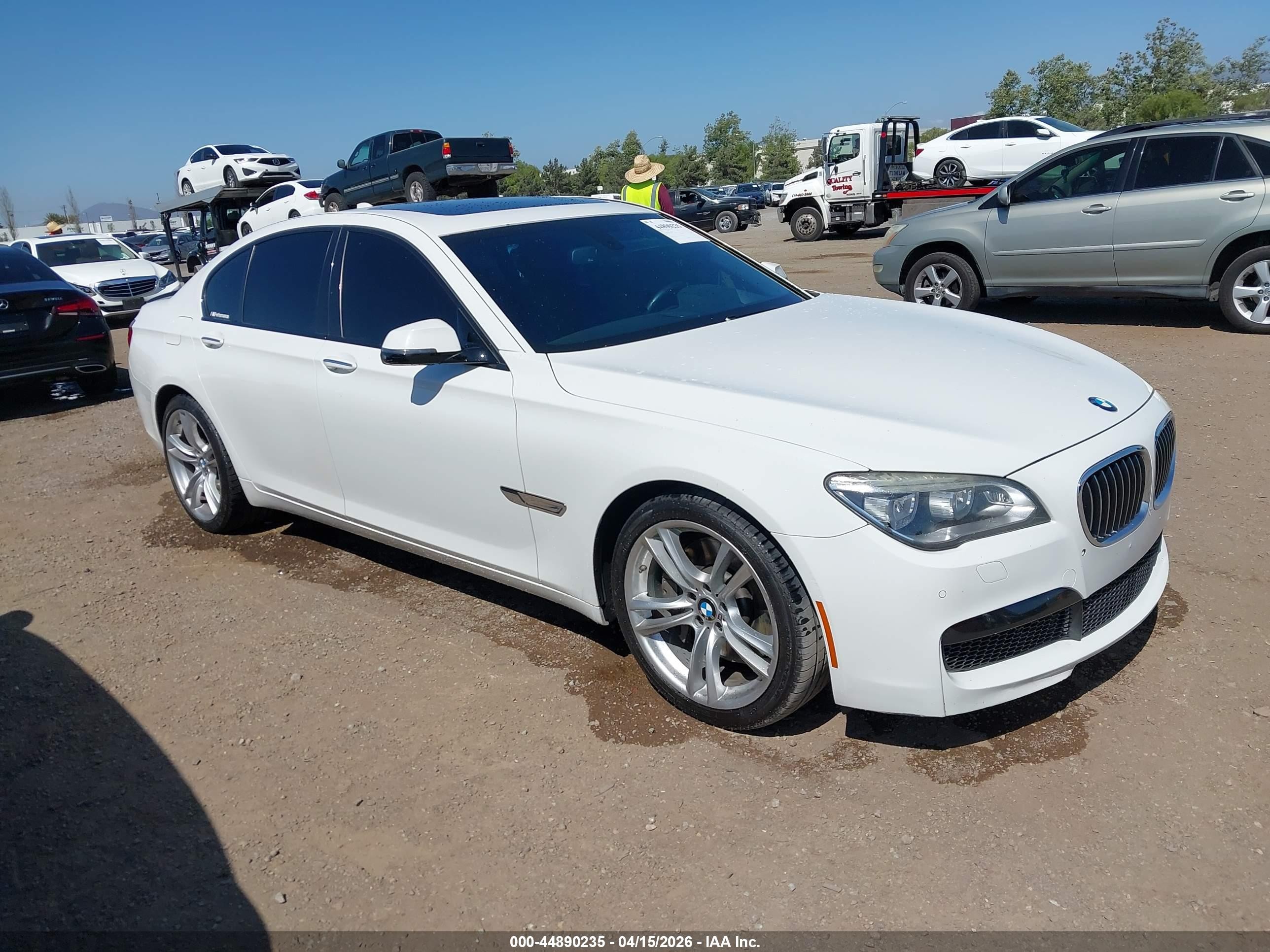 2013 Bmw 750i   White vin: WBAYA8C53DC996482