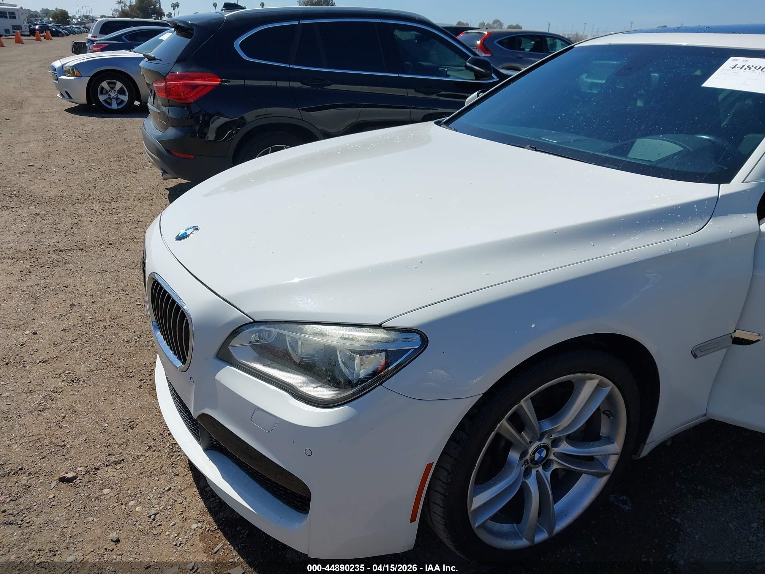 2013 Bmw 750i   Белый vin: WBAYA8C53DC996482