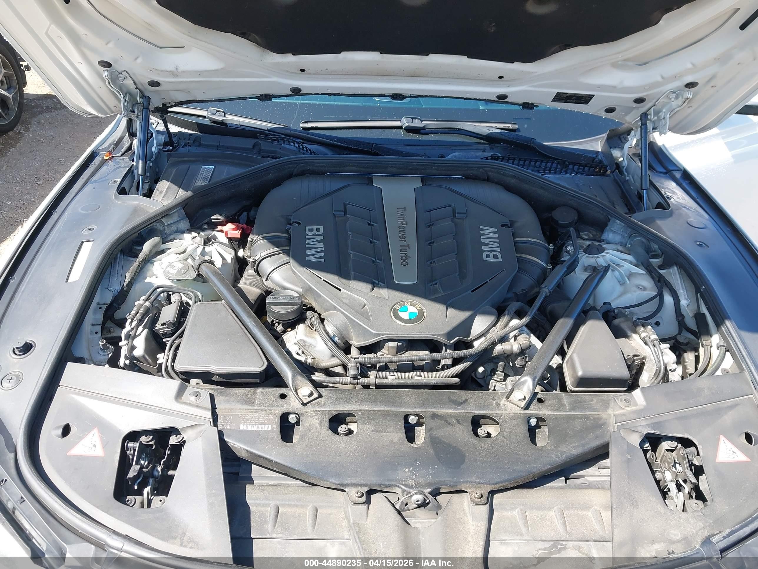2013 Bmw 750i   Белый vin: WBAYA8C53DC996482