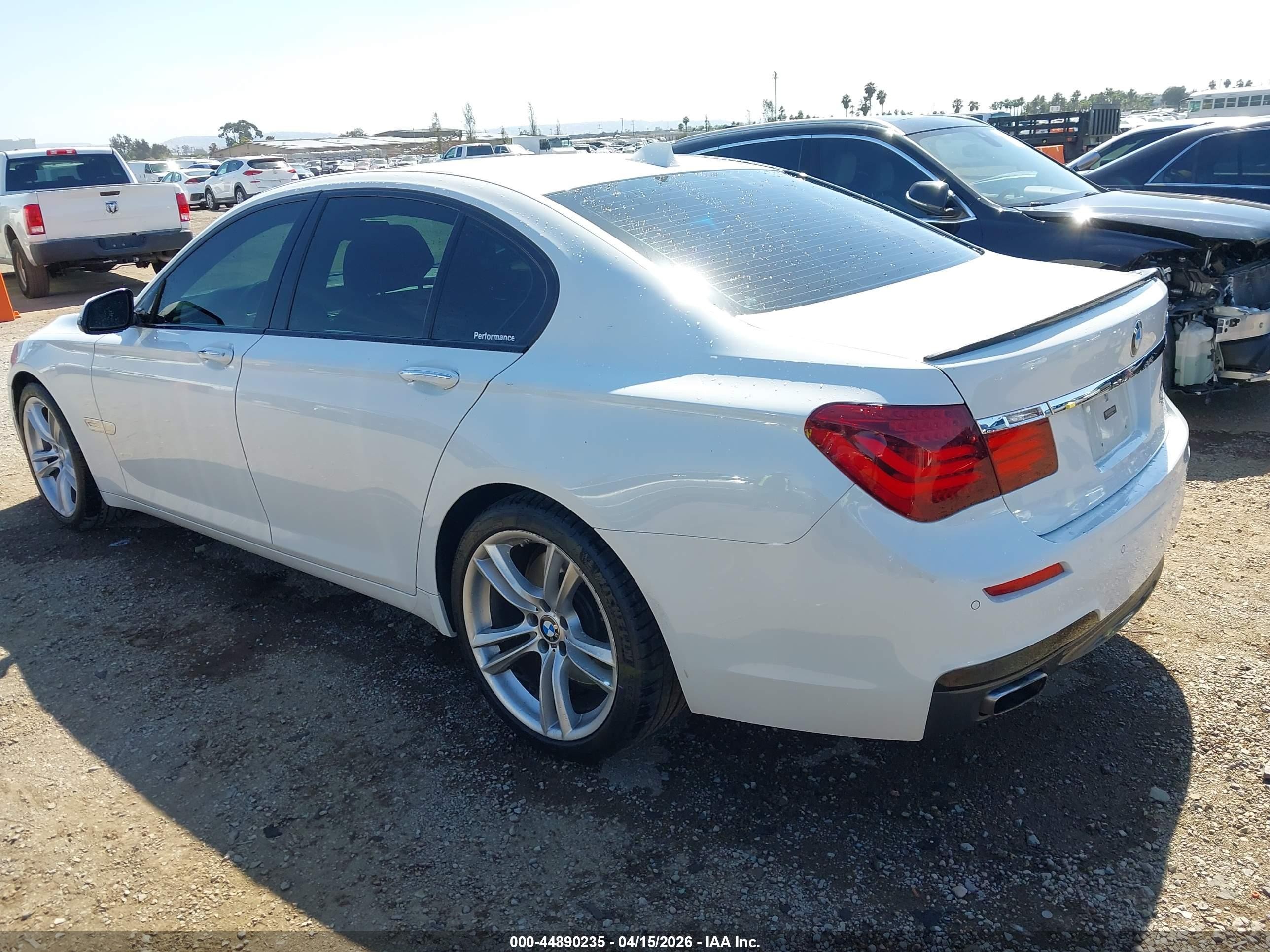 2013 Bmw 750i   Белый vin: WBAYA8C53DC996482