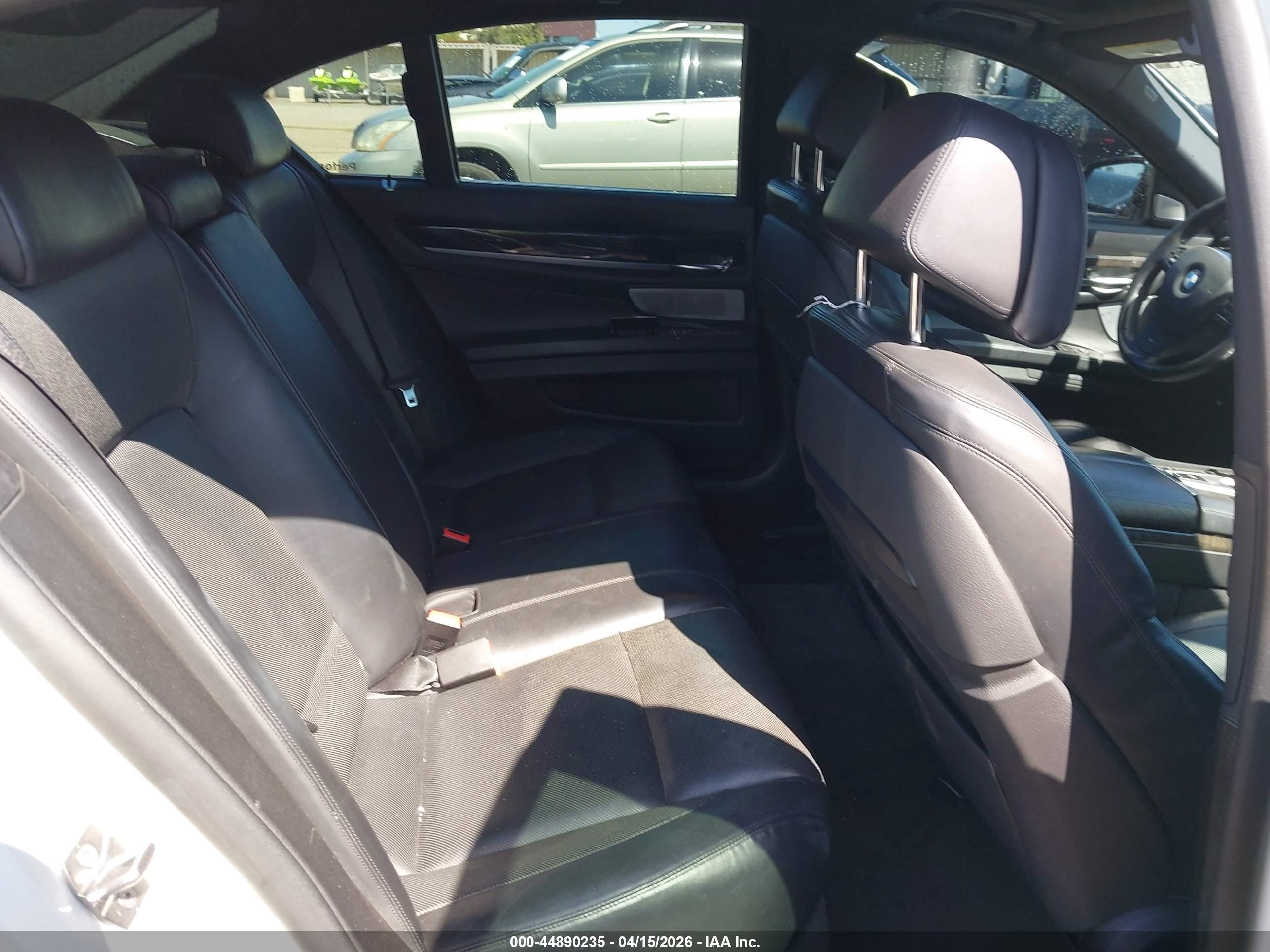 2013 Bmw 750i   Белый vin: WBAYA8C53DC996482