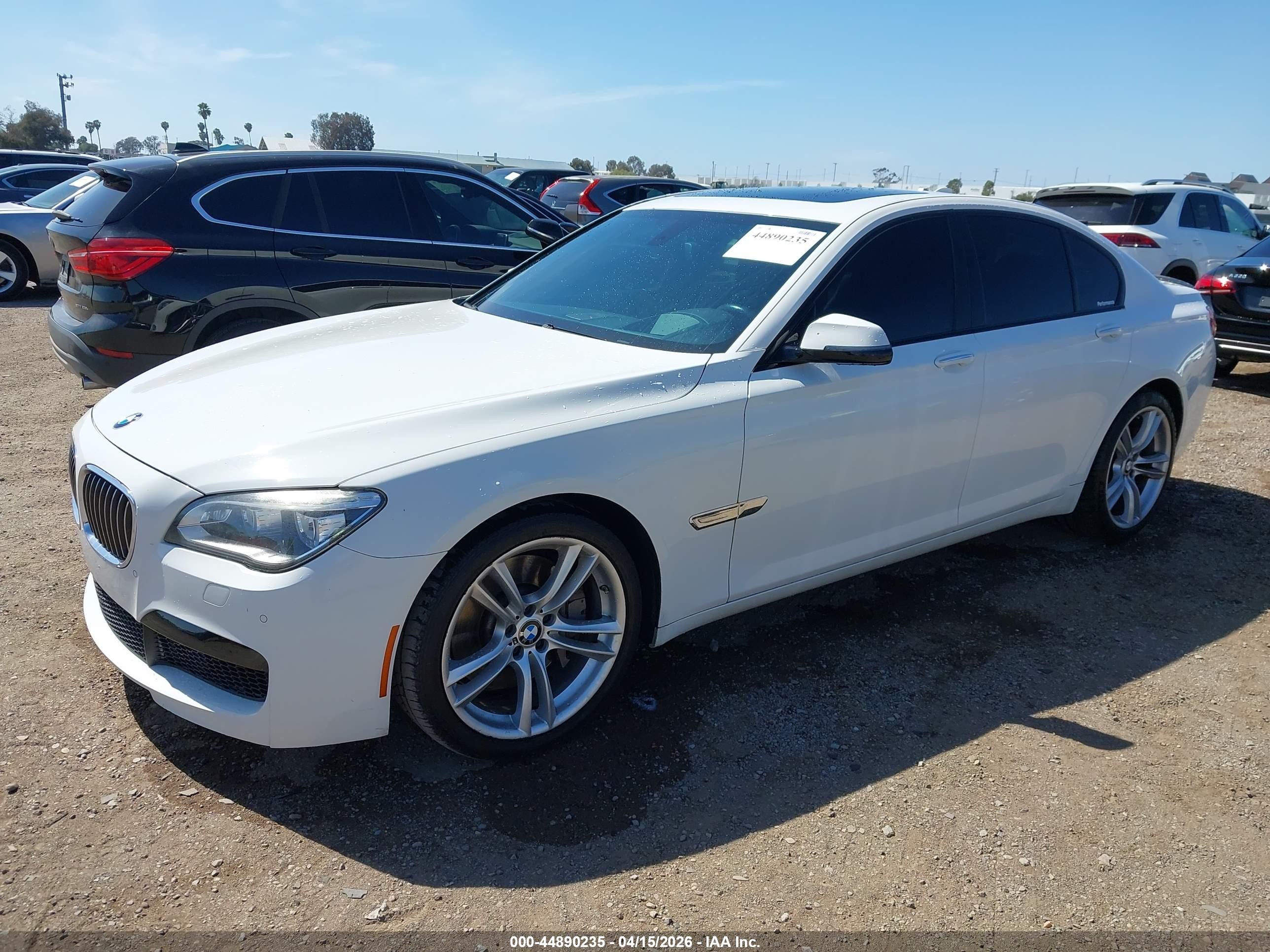 2013 Bmw 750i   Белый vin: WBAYA8C53DC996482