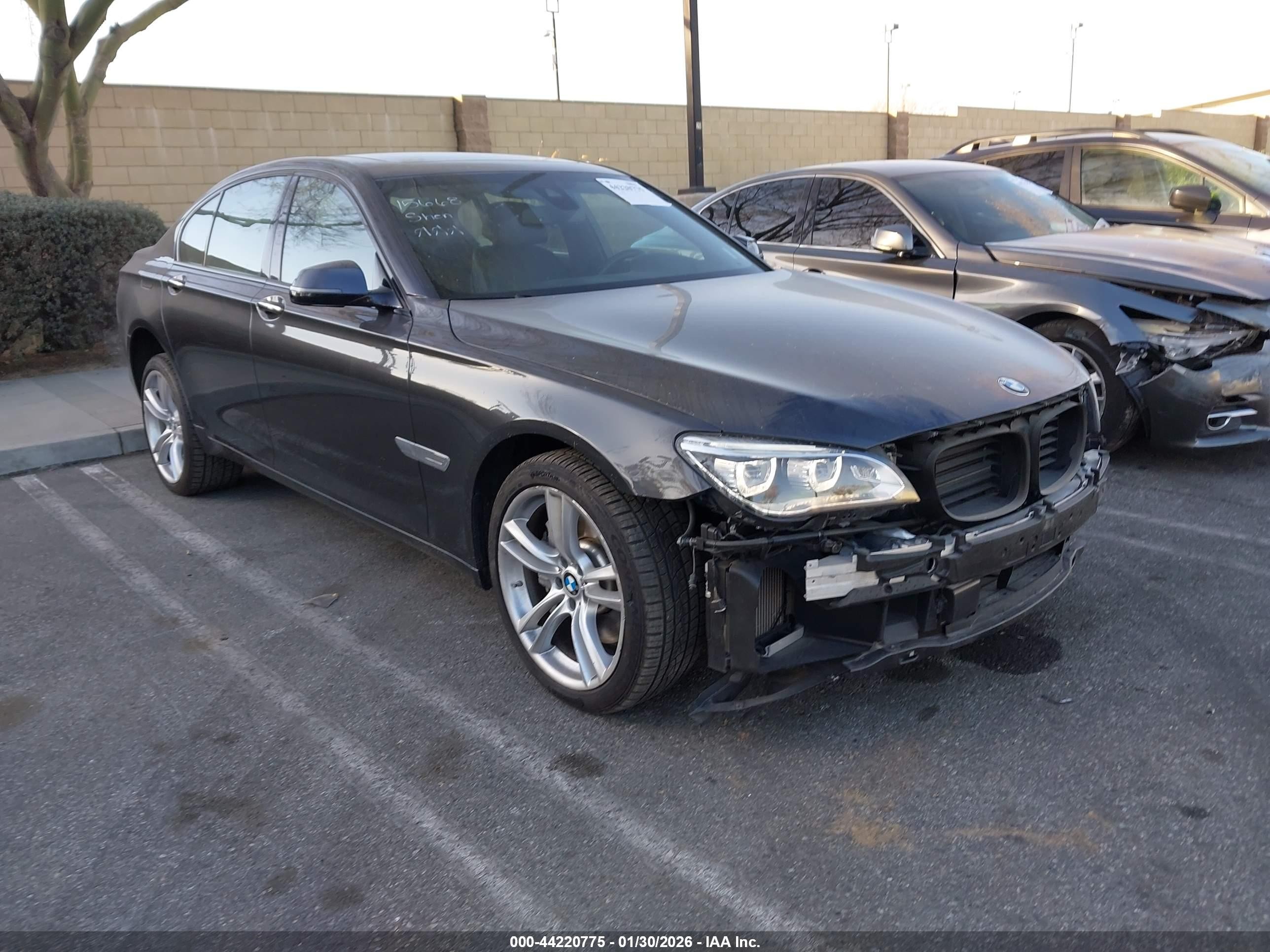2014 Bmw 750i   Серый vin: WBAYA8C53ED825338