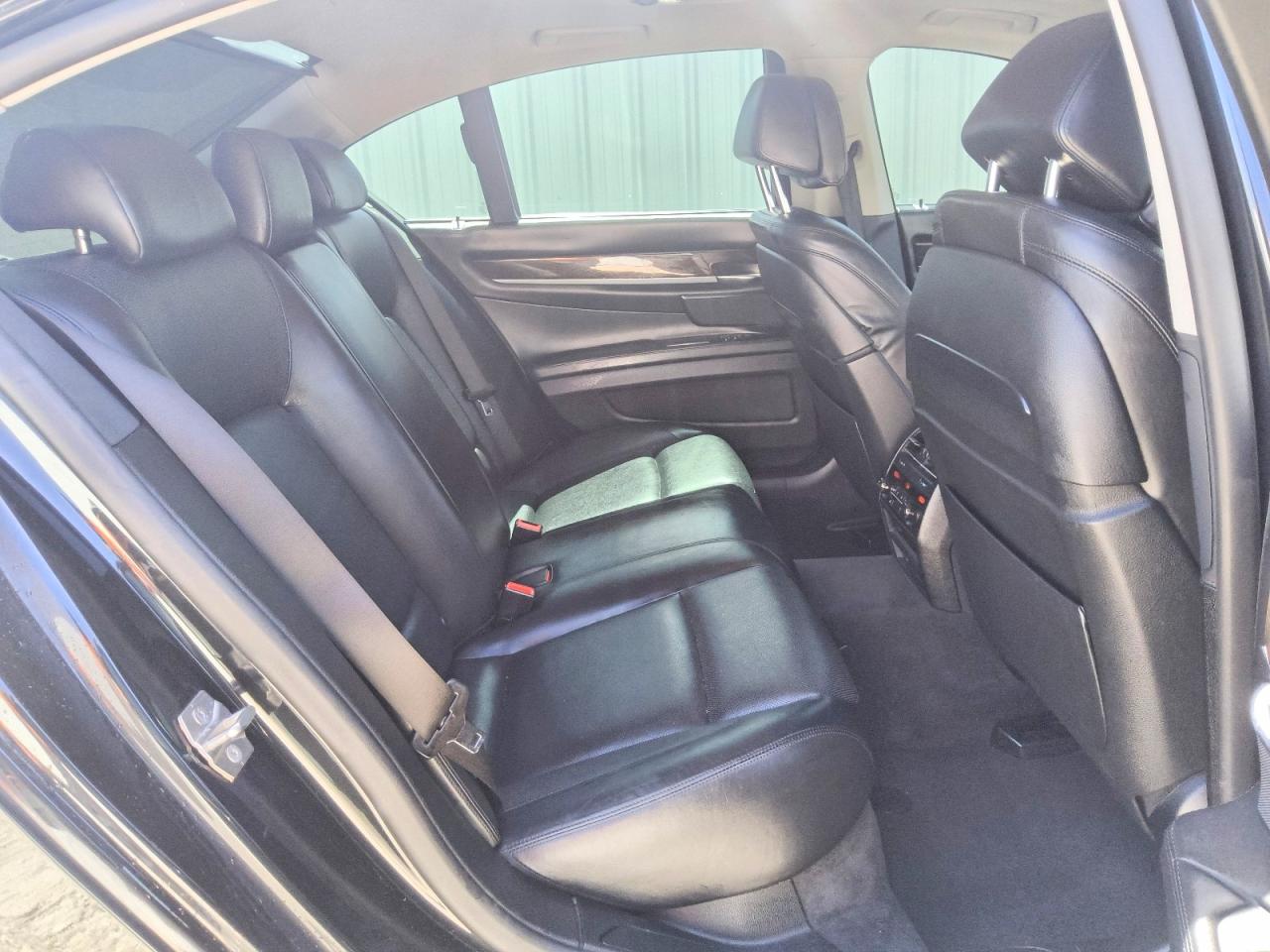 2013 Bmw 750 I Черный vin: WBAYA8C55DC996578