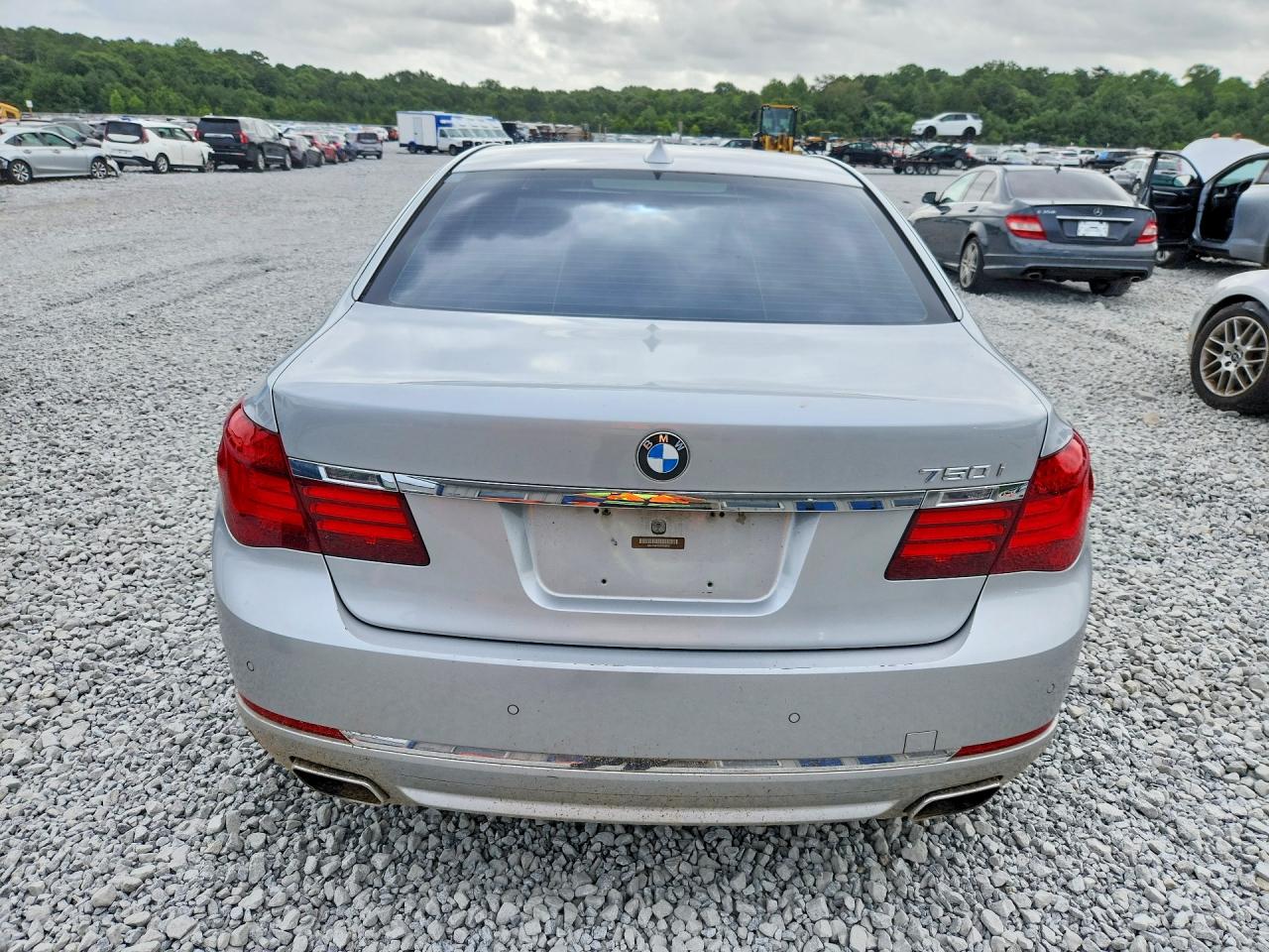 2013 Bmw 750 I Серебряный vin: WBAYA8C55DD228027