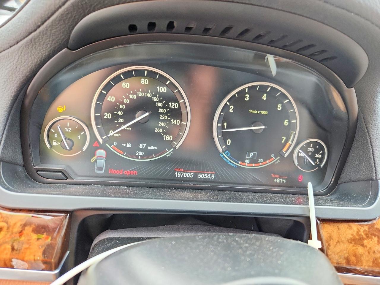 2013 Bmw 750 I Серебряный vin: WBAYA8C55DD228027